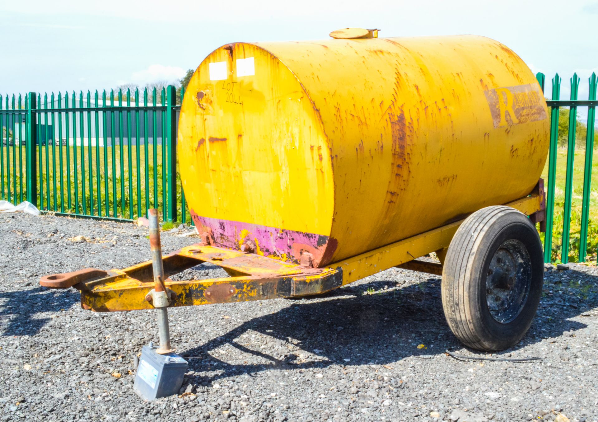 500 gallon site tow water bowser