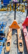 Hand hydraulic pallet truck