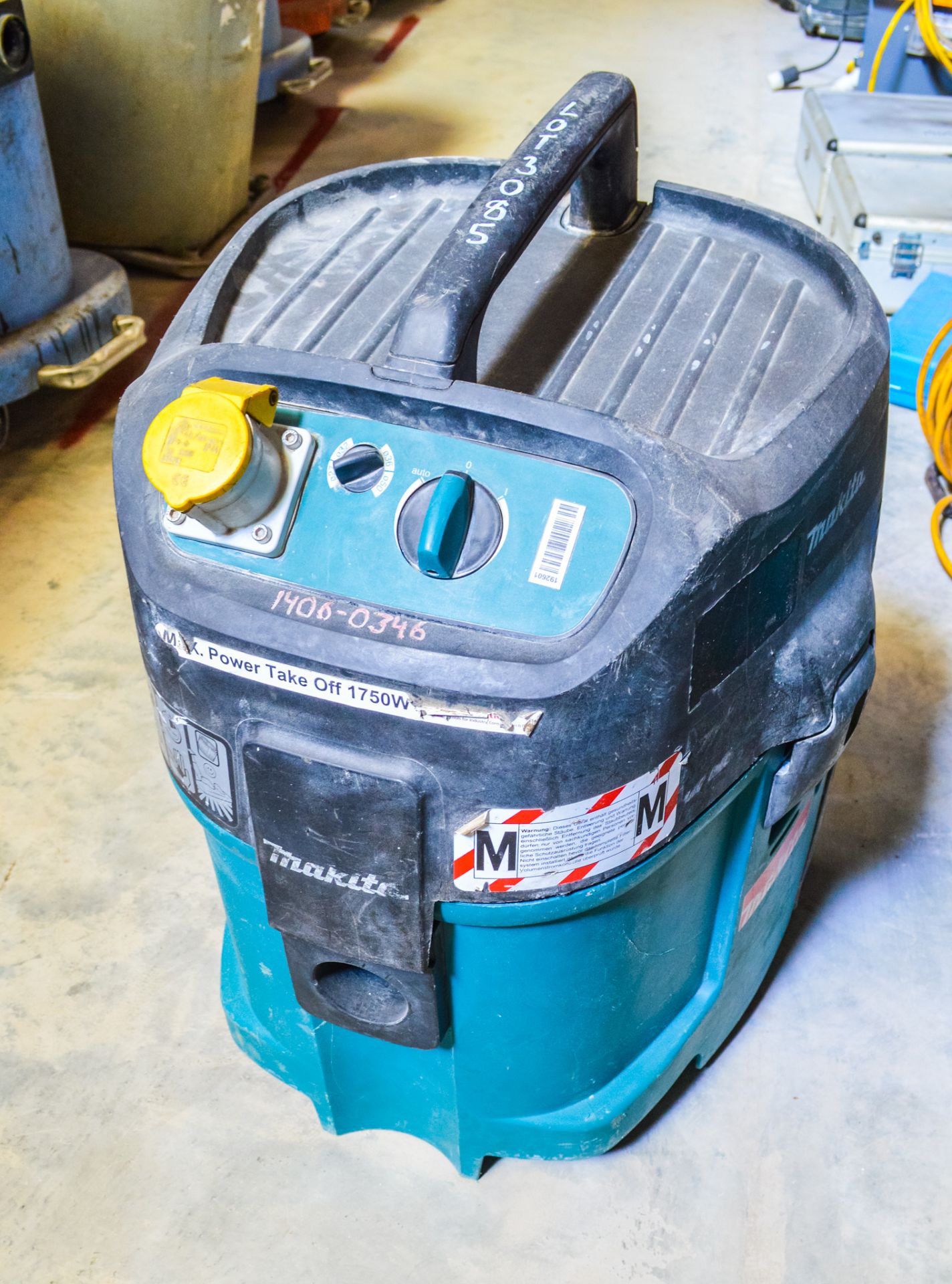 Makita 110v industrial vacuum cleaner ** Cord cut off **