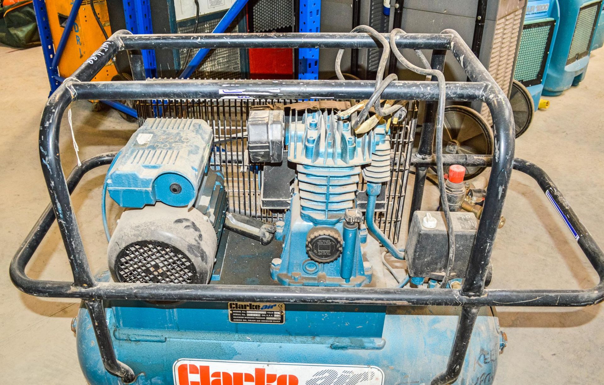 Clarke Air 240v receiver mounted air compressor 5040178 - Image 2 of 2