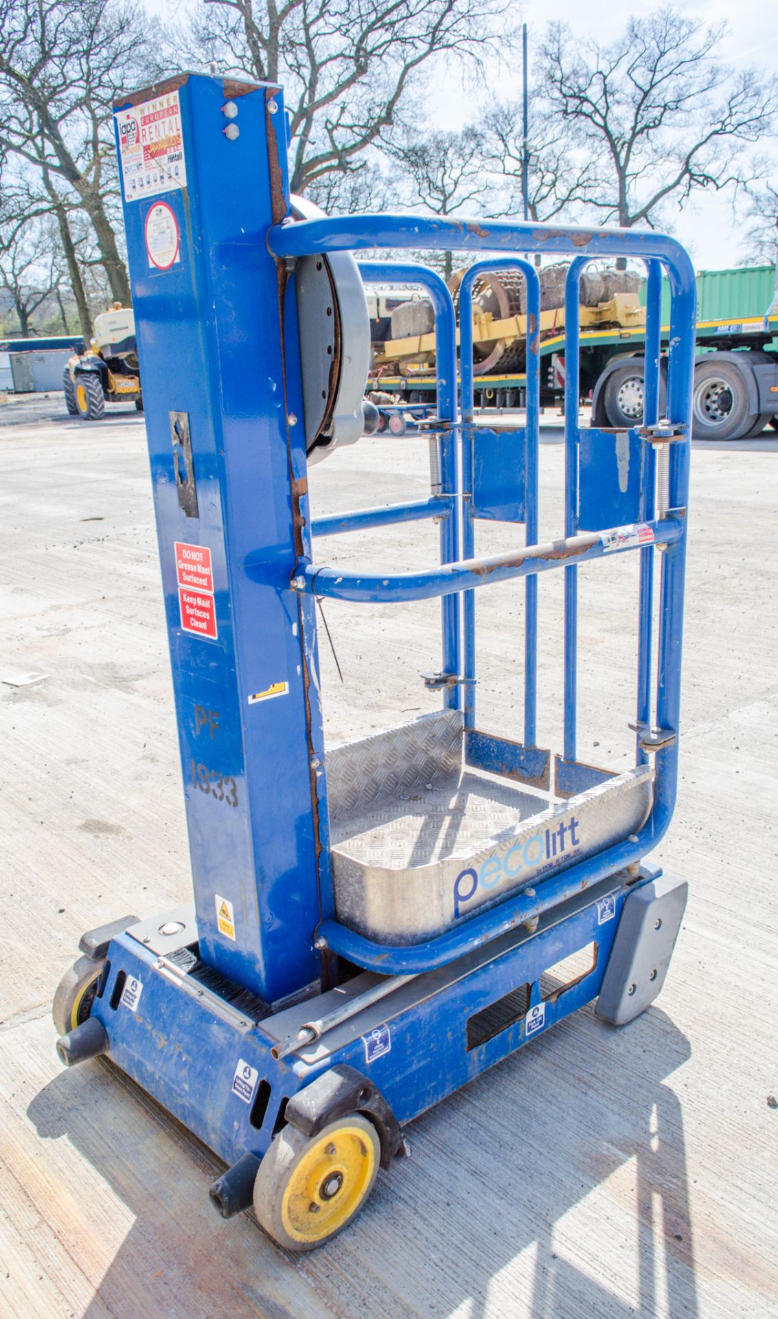 Power Tower peco lift manual personell lift  PF1833 - Image 2 of 3