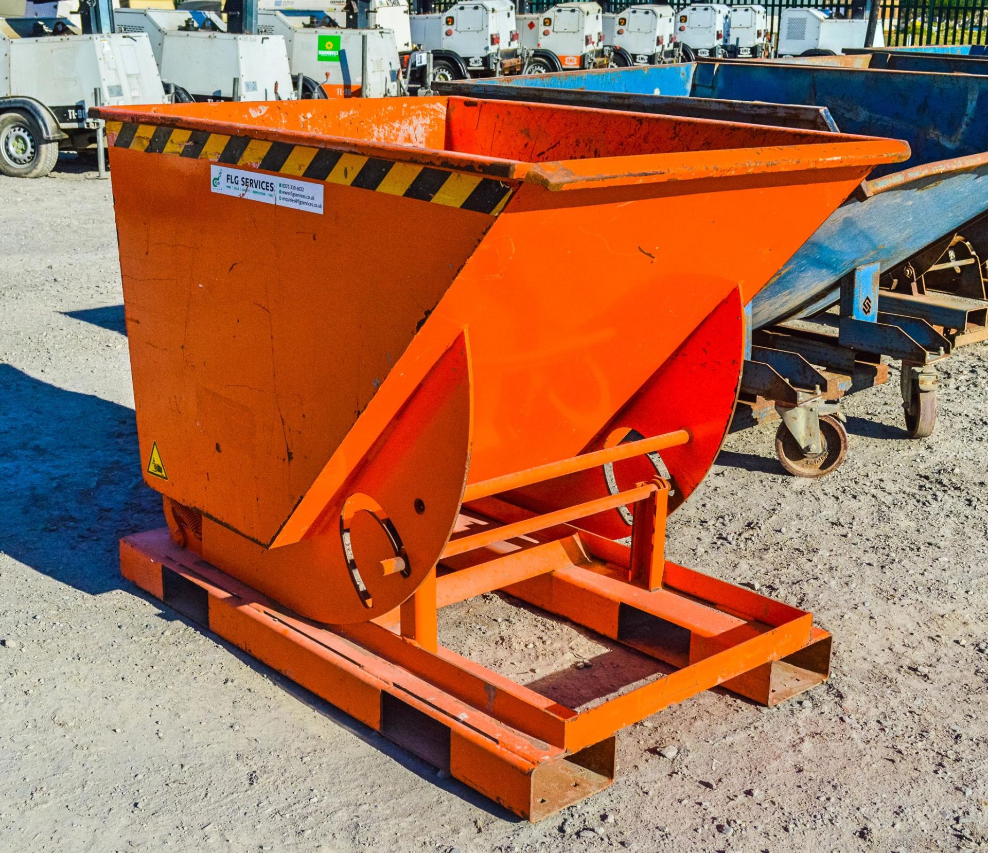 Eichinger fork lift tipping skip