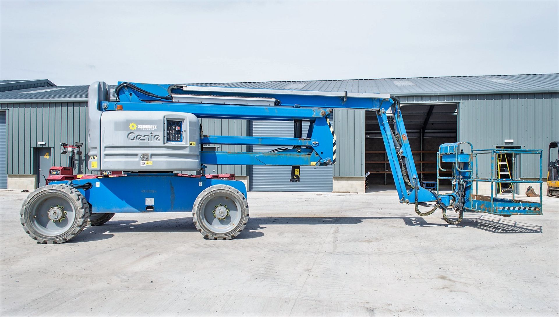 Genie Z60/34 diesel driven articulated boom access platform Year: 2014 S/N: 13399 Recorded Hours: - Image 8 of 16