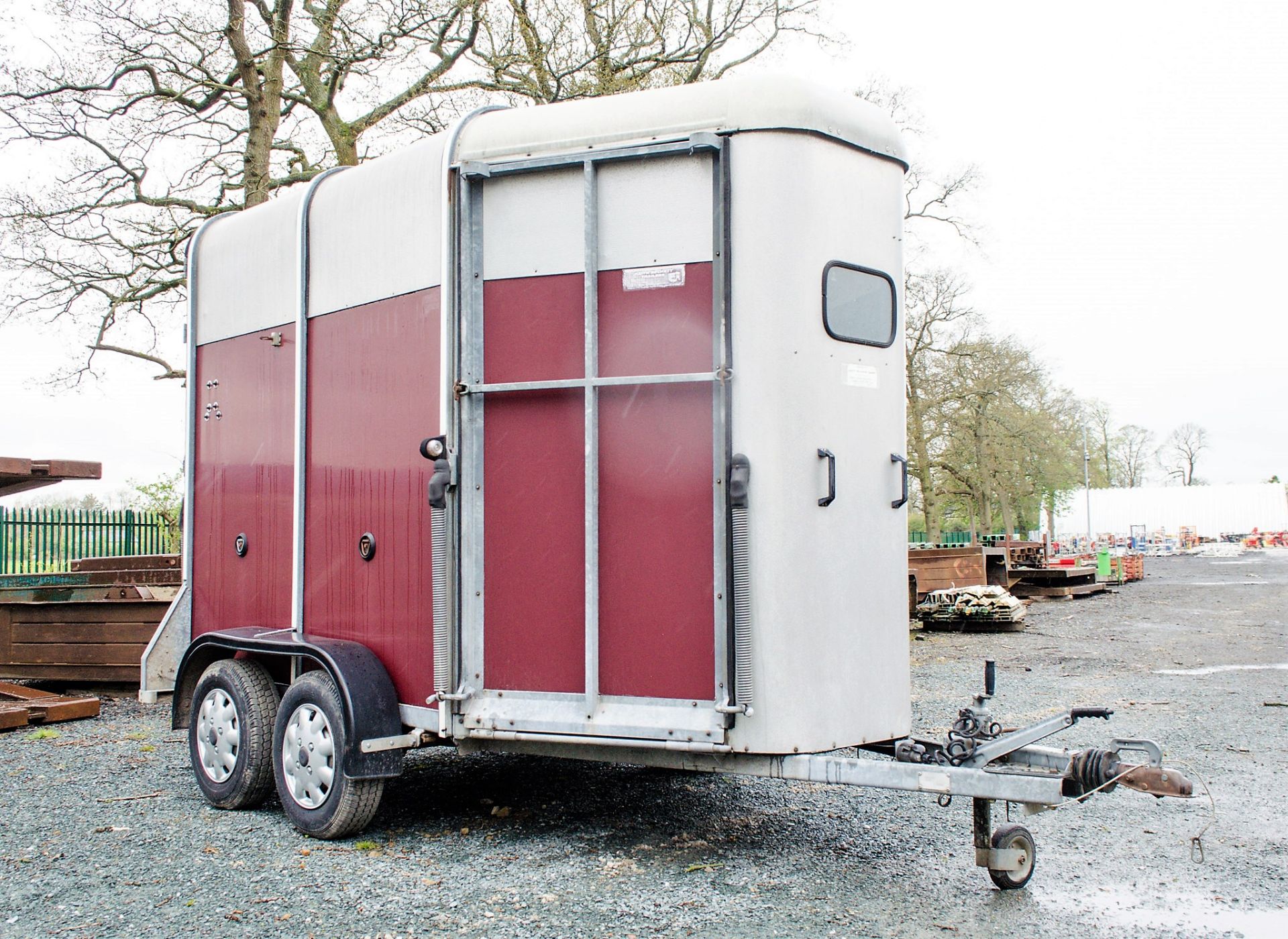 Ifor Williams HB505R tandem axle horse box trailer S/N: 87661 - Image 2 of 9