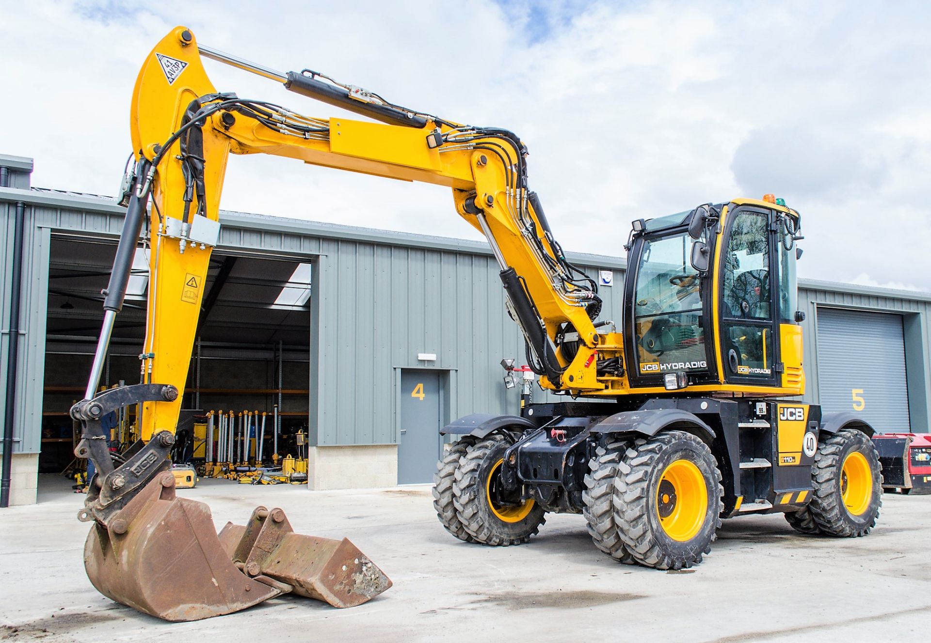 JCB 110W Ti 4F Hydradig 11 tonne wheeled excavator Year: 2019 S/N: 2496630 Recorded Hours: 926