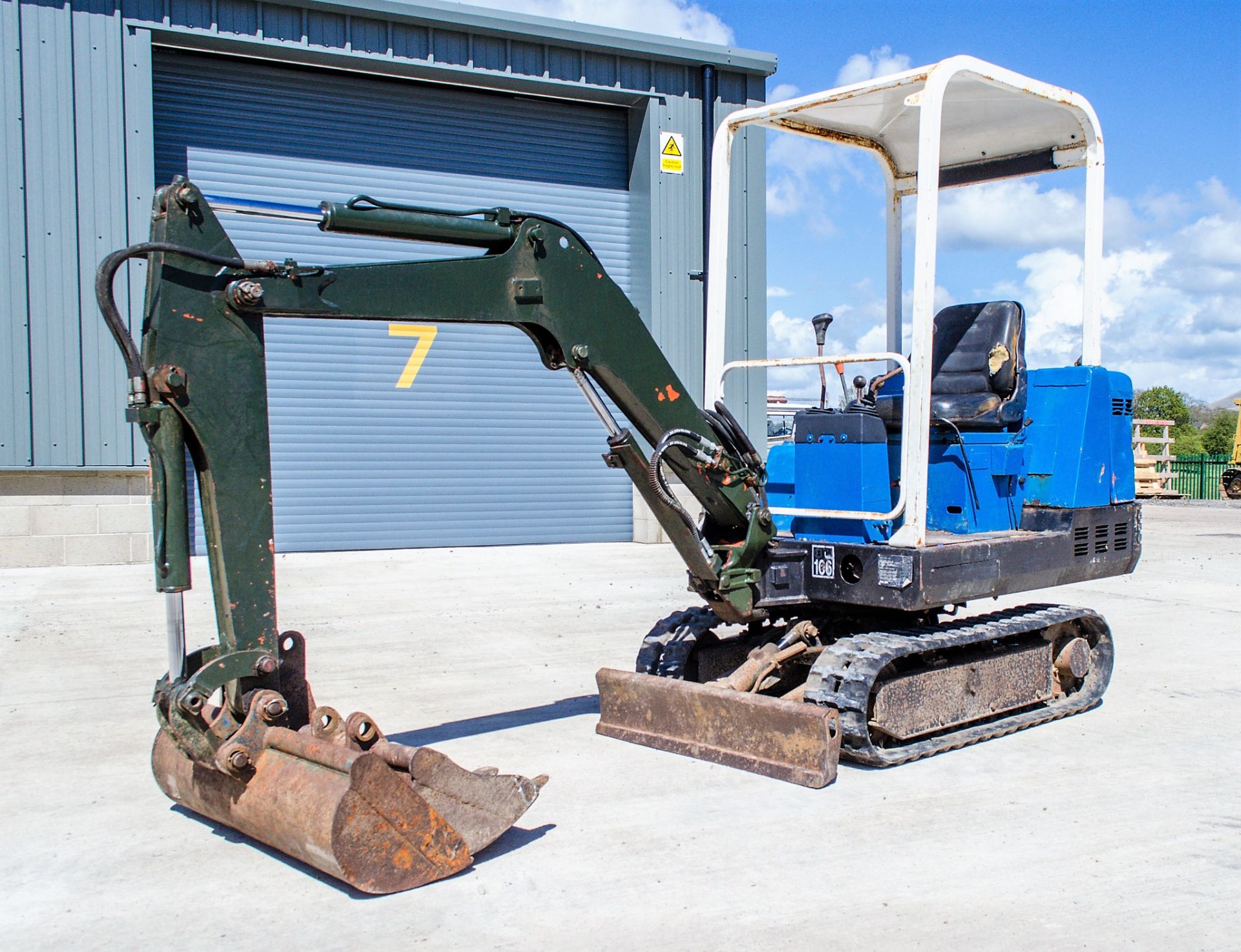 Pel Job EB12.4 1.3 tonne rubber tracked mini excavator Year: 1994 S/N: 23377 Recorded Hours: 1923