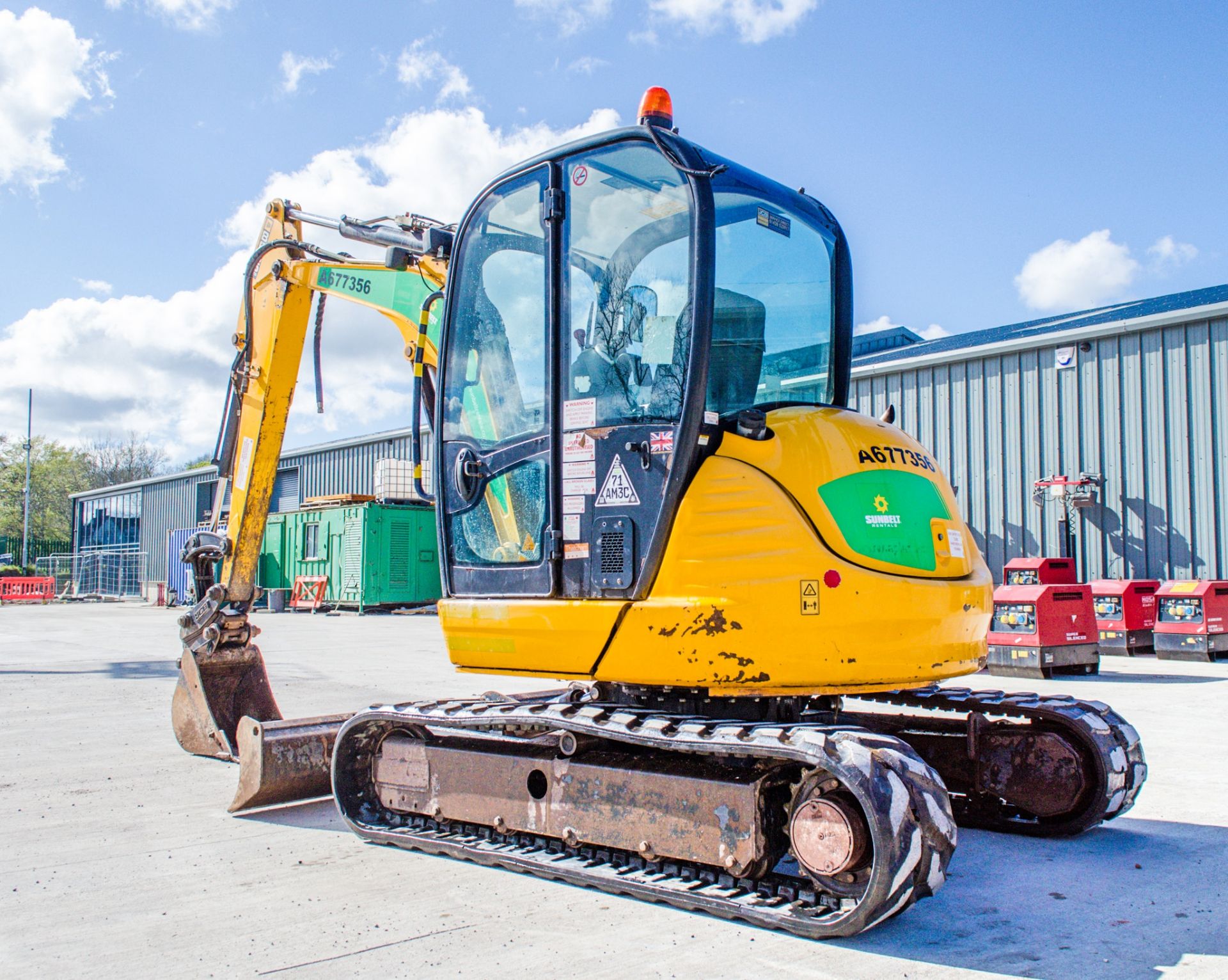 JCB 8055 5.5 tonne rubber tracked mini excavator  Year: 2015 S/N: 2426203 Recorded Hours: 2608 - Image 3 of 18