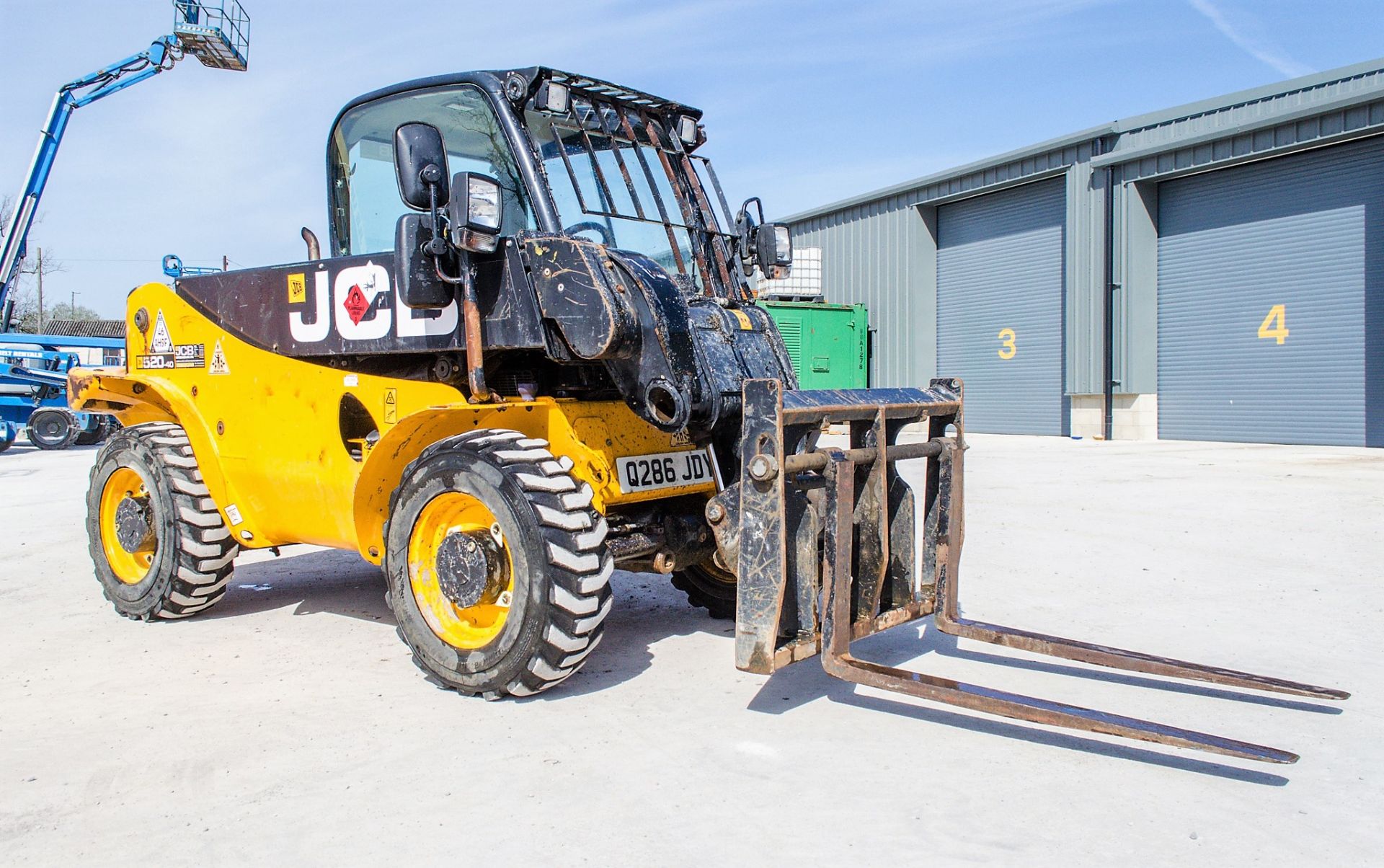 JCB 520-40 4 metre telescopic handler - Image 2 of 22