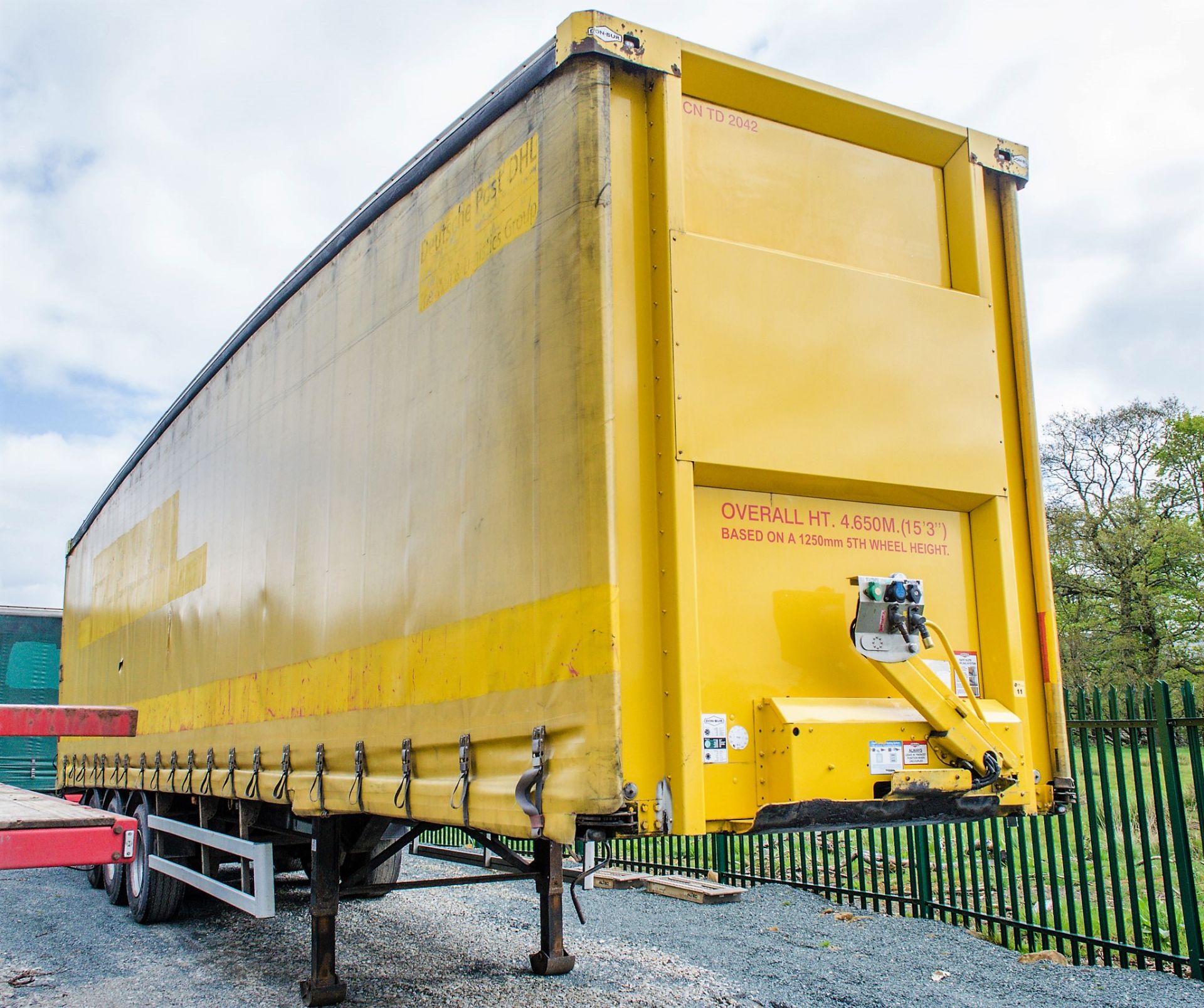 Don-Bur PM39BT 13.6 metre tri-axle curtain sided trailer Date of registration: 09/03/2011 - Image 2 of 13