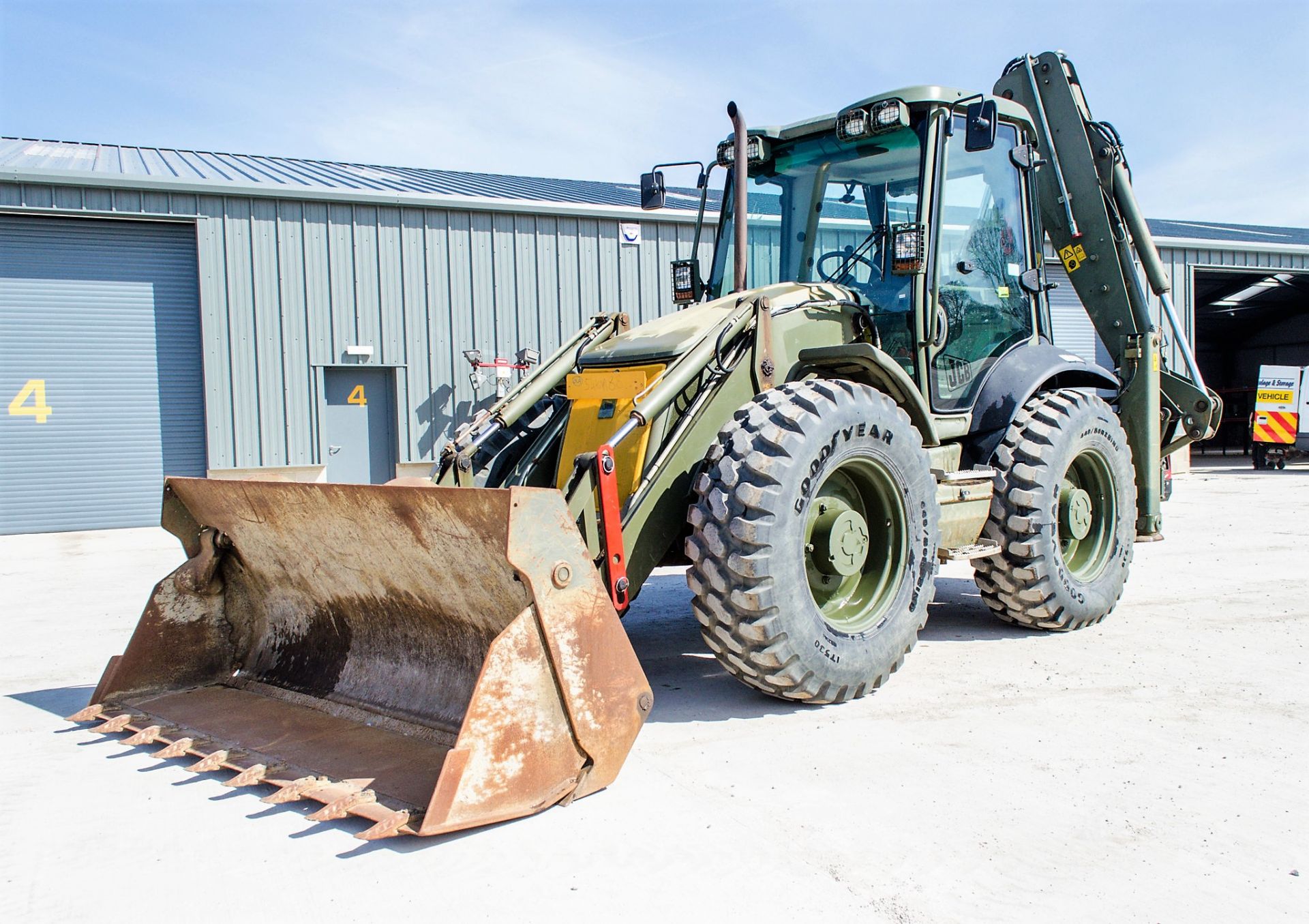 JCB 4CX Sitemaster backhoe loader Year: 2010 S/N: 2003206 Recorded Hours: 4362 c/w 4-in-1 loading