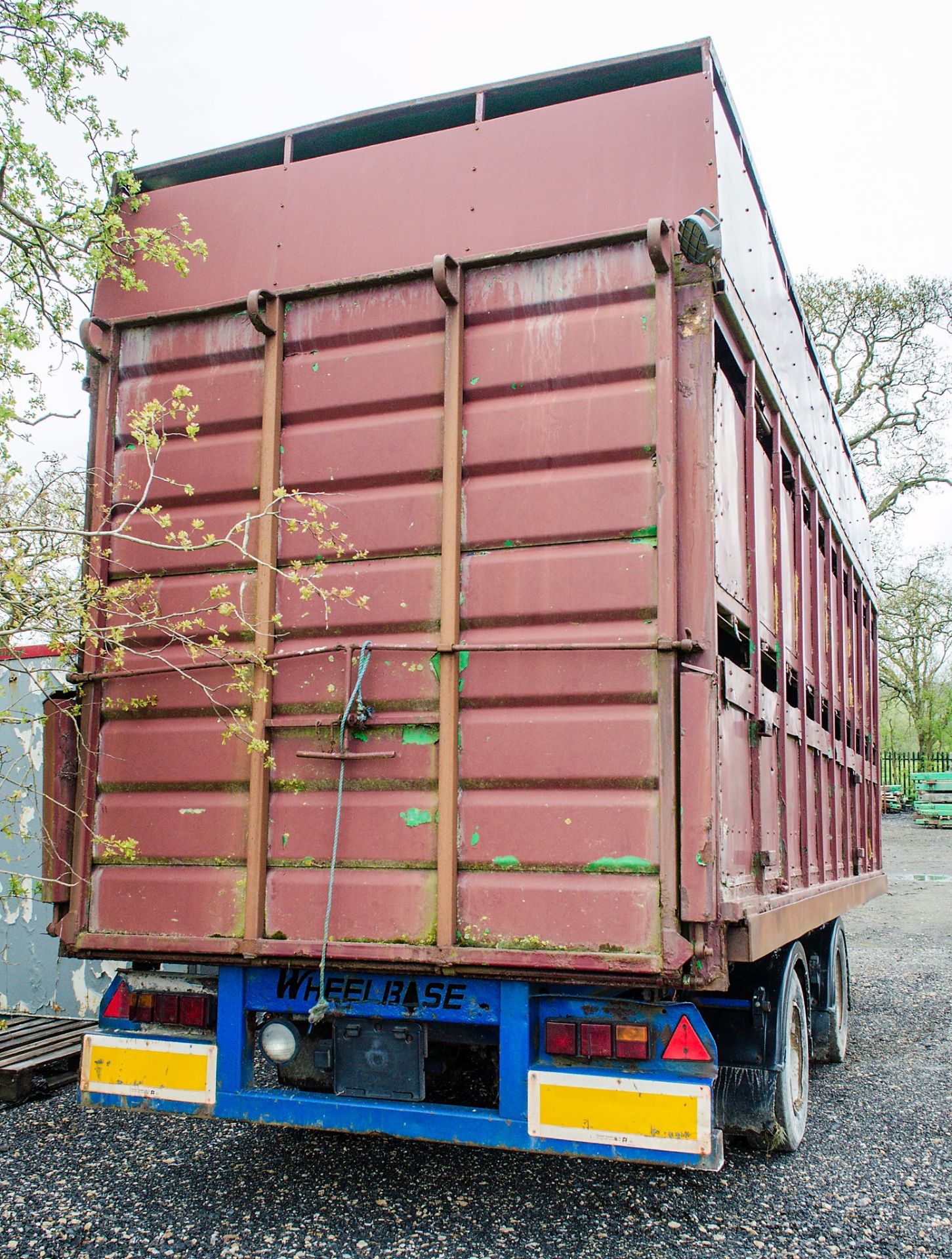 McGrath 12 tonne twin axle stock trailer Year: 1990 S/N: 22153 - Image 5 of 10