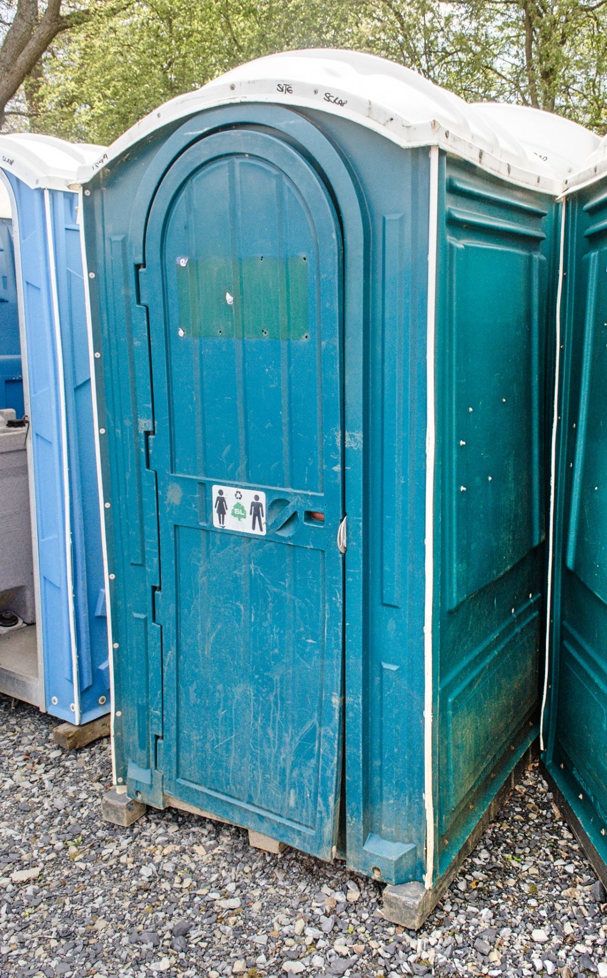 Plastic portable toilet