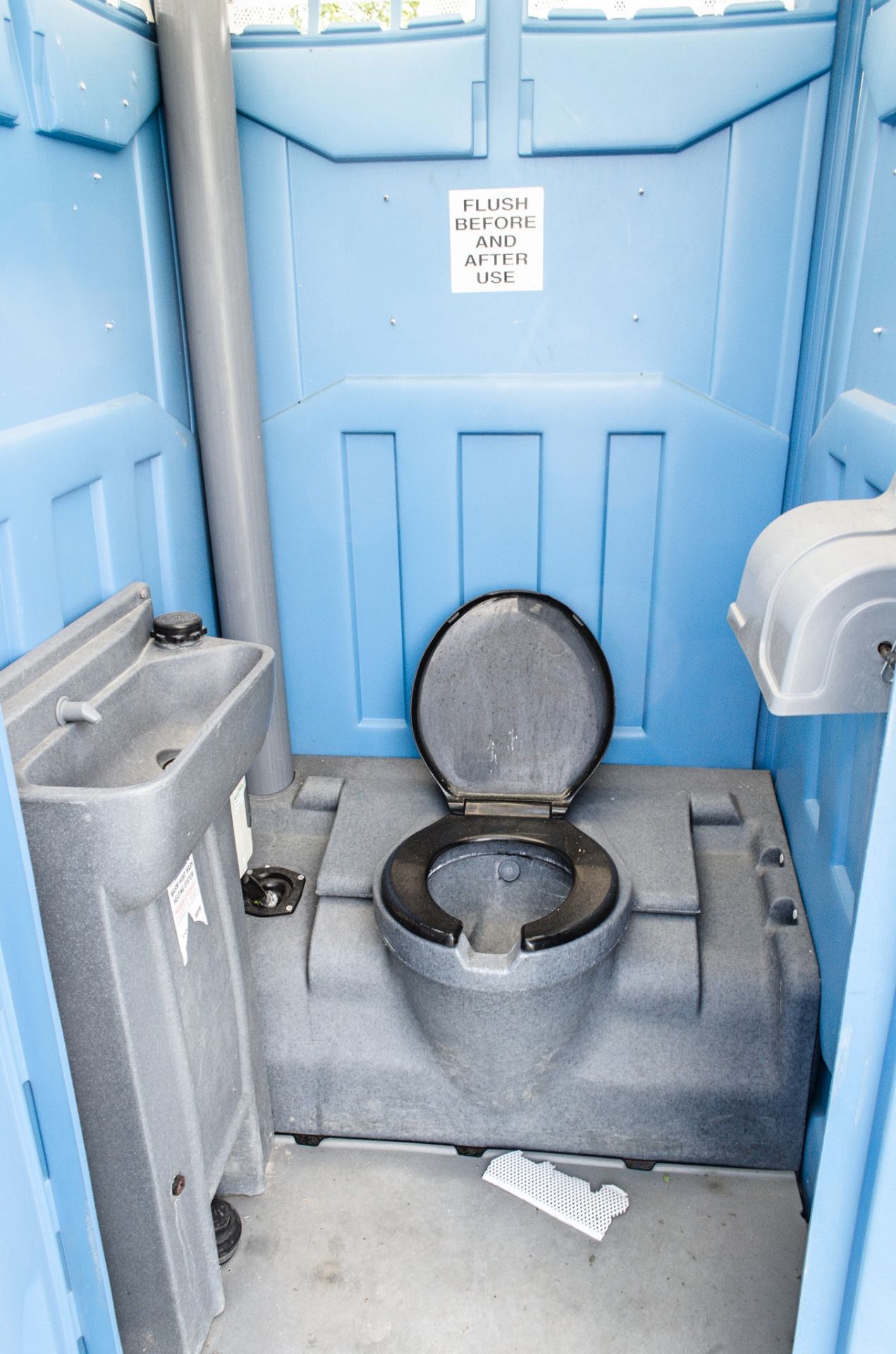 Plastic portable toilet - Image 3 of 3