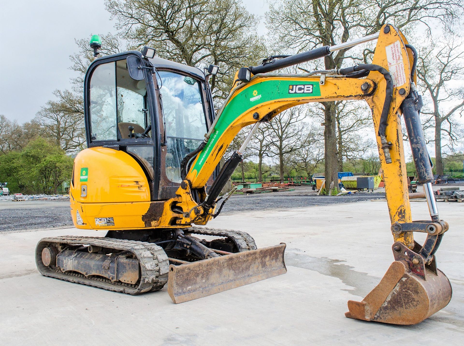 JCB 8025 ZTS 2.5 tonne rubber tracked mini excavator  Year: 2013 S/N: 2226198 Recorded Hours: 2648 - Image 2 of 17