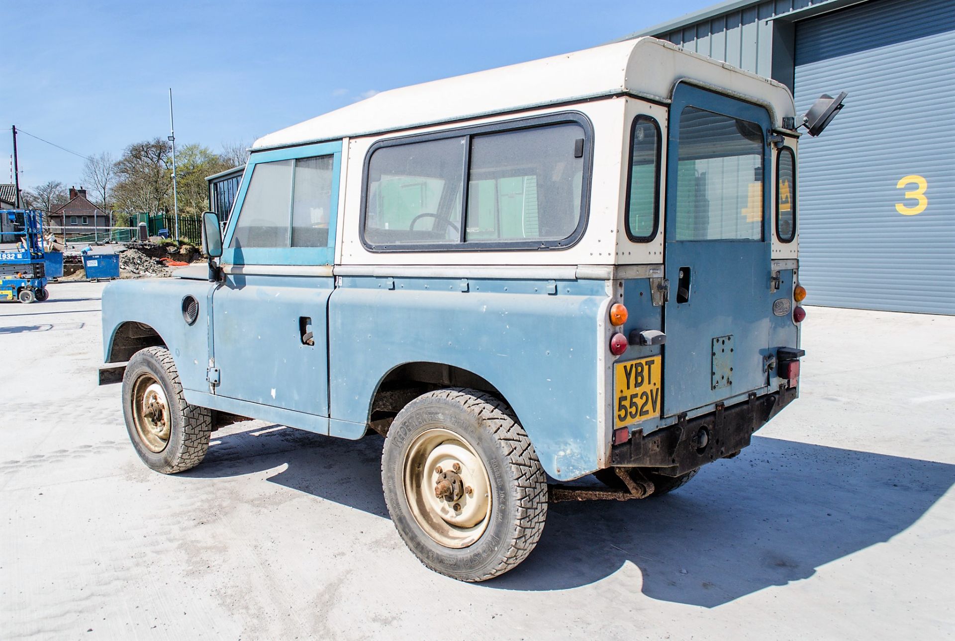 Land Rover 88 2286cc petrol 4wd utility vehicle Registration Number: YBT 552V Date of - Image 3 of 18