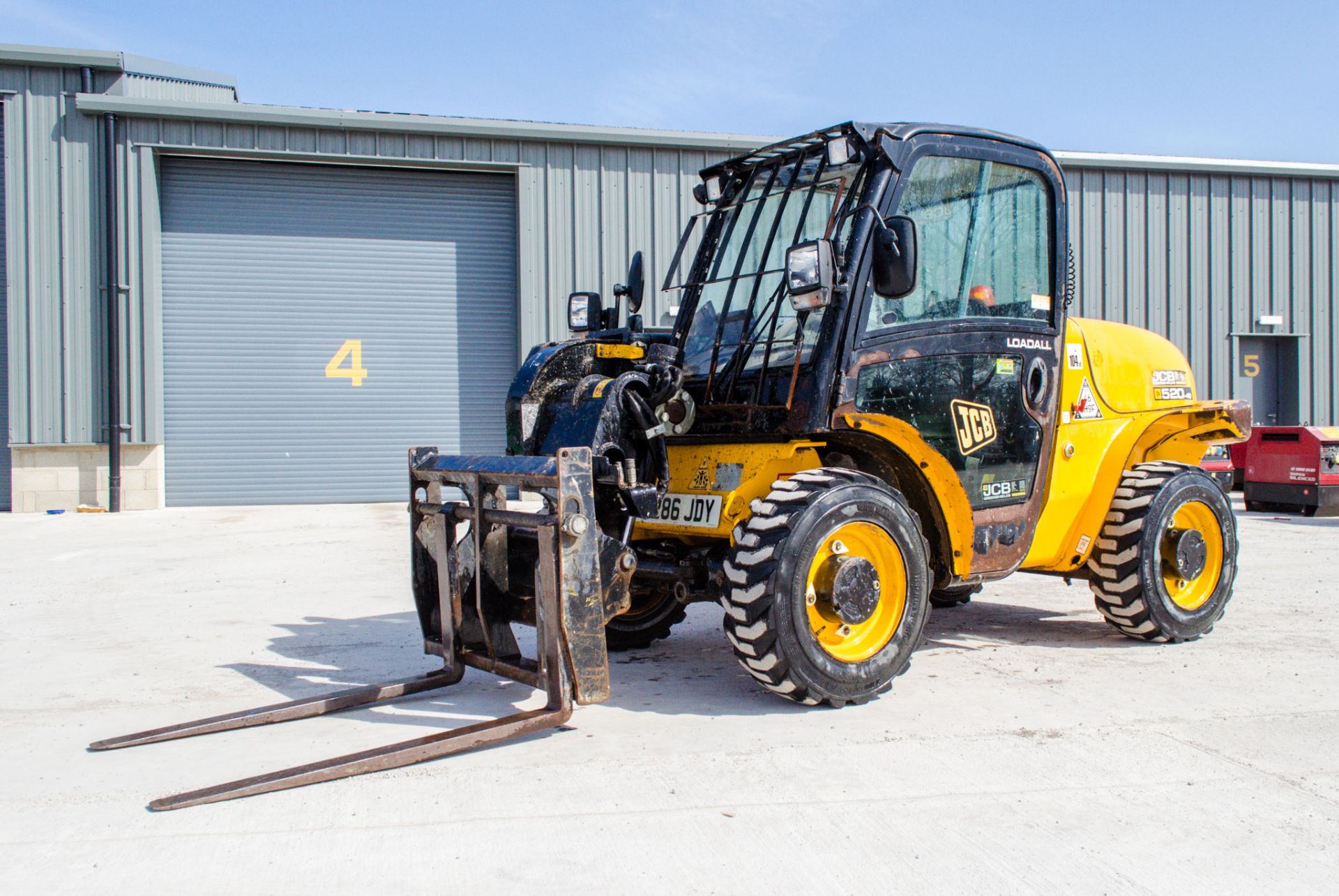 JCB 520-40 4 metre telescopic handler