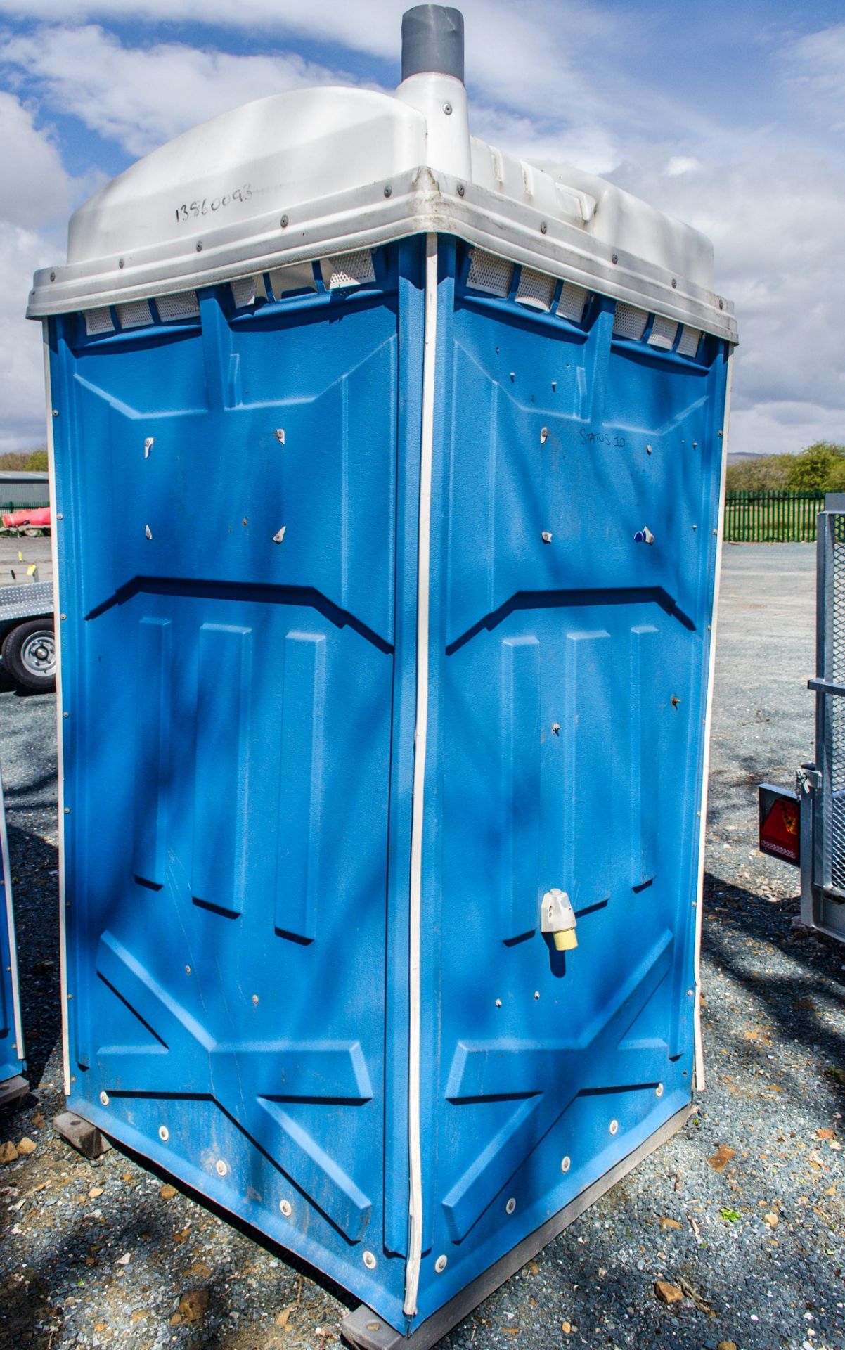 Plastic portable toilet - Image 2 of 3