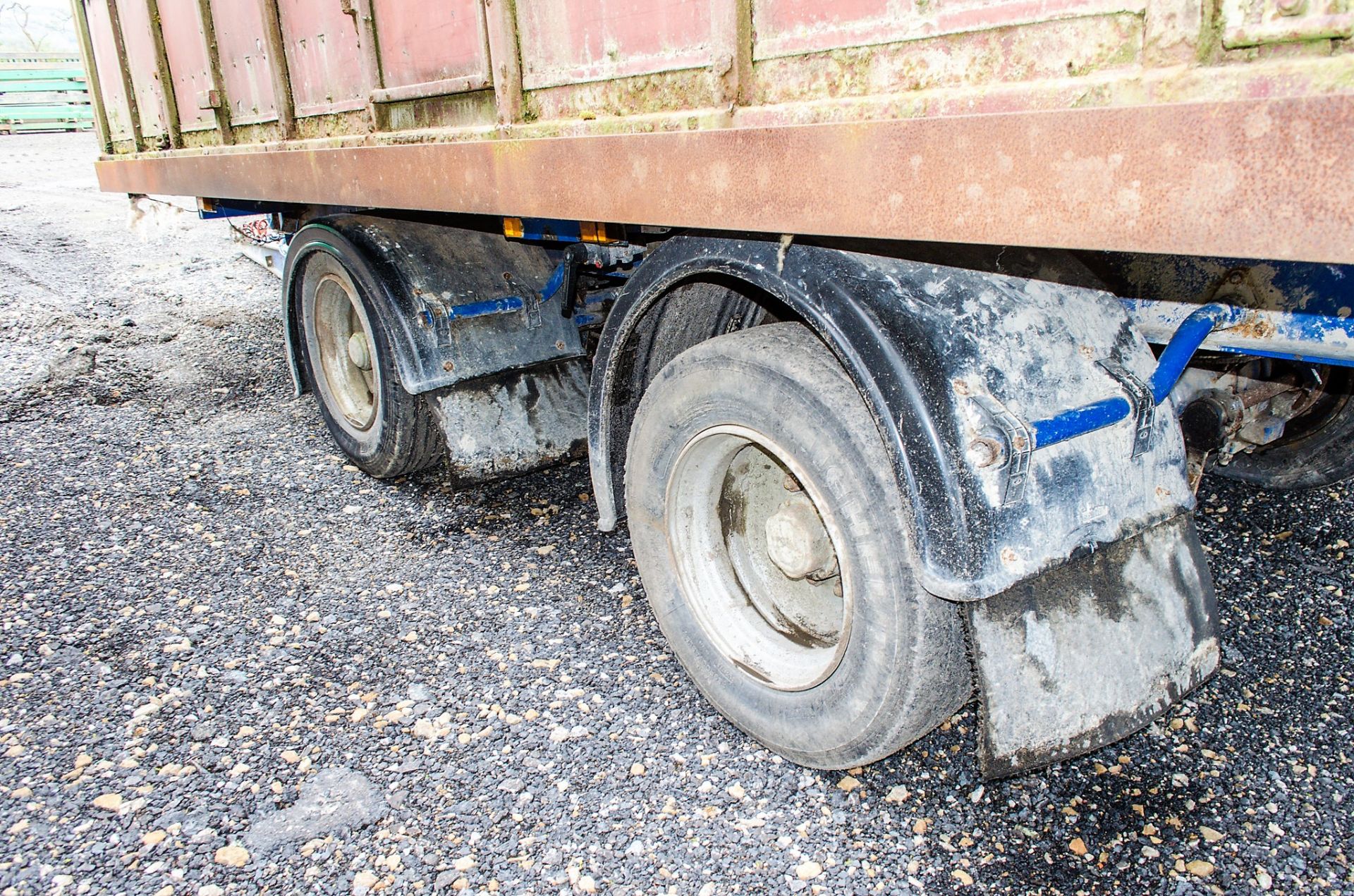 McGrath 12 tonne twin axle stock trailer Year: 1990 S/N: 22153 - Image 7 of 10