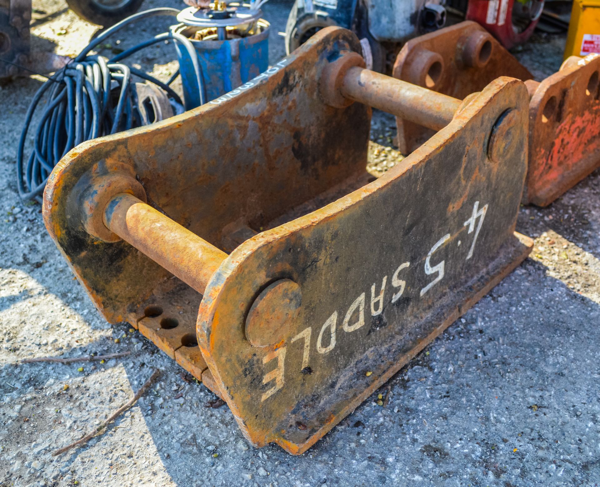 Hammer saddle to suit 4 to 5 tonne excavator