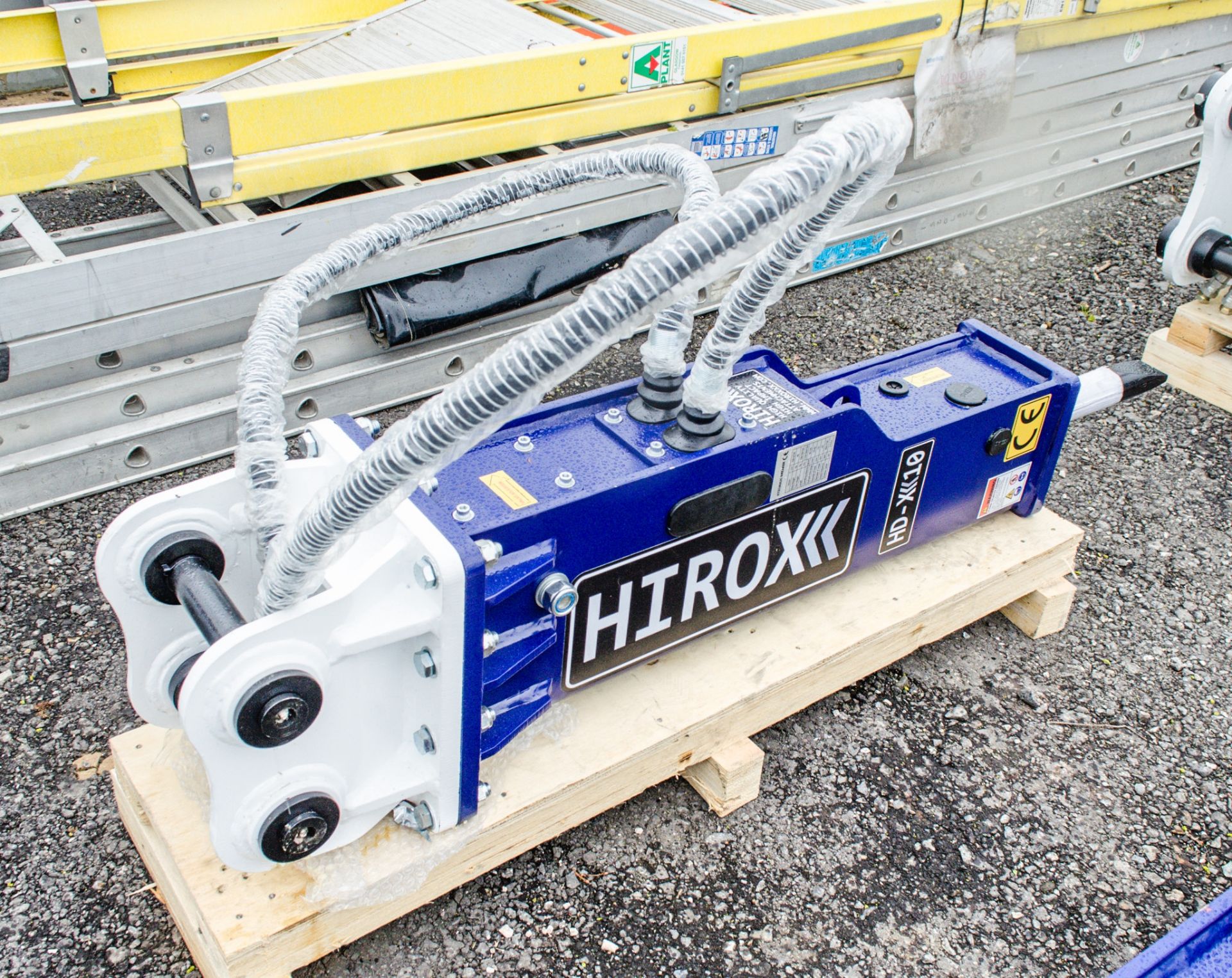 Hirox HDX-10 hydraulic breaker to suit 1.5 to 4 tonne machine Year: 2021 c/w tool kit ** New &