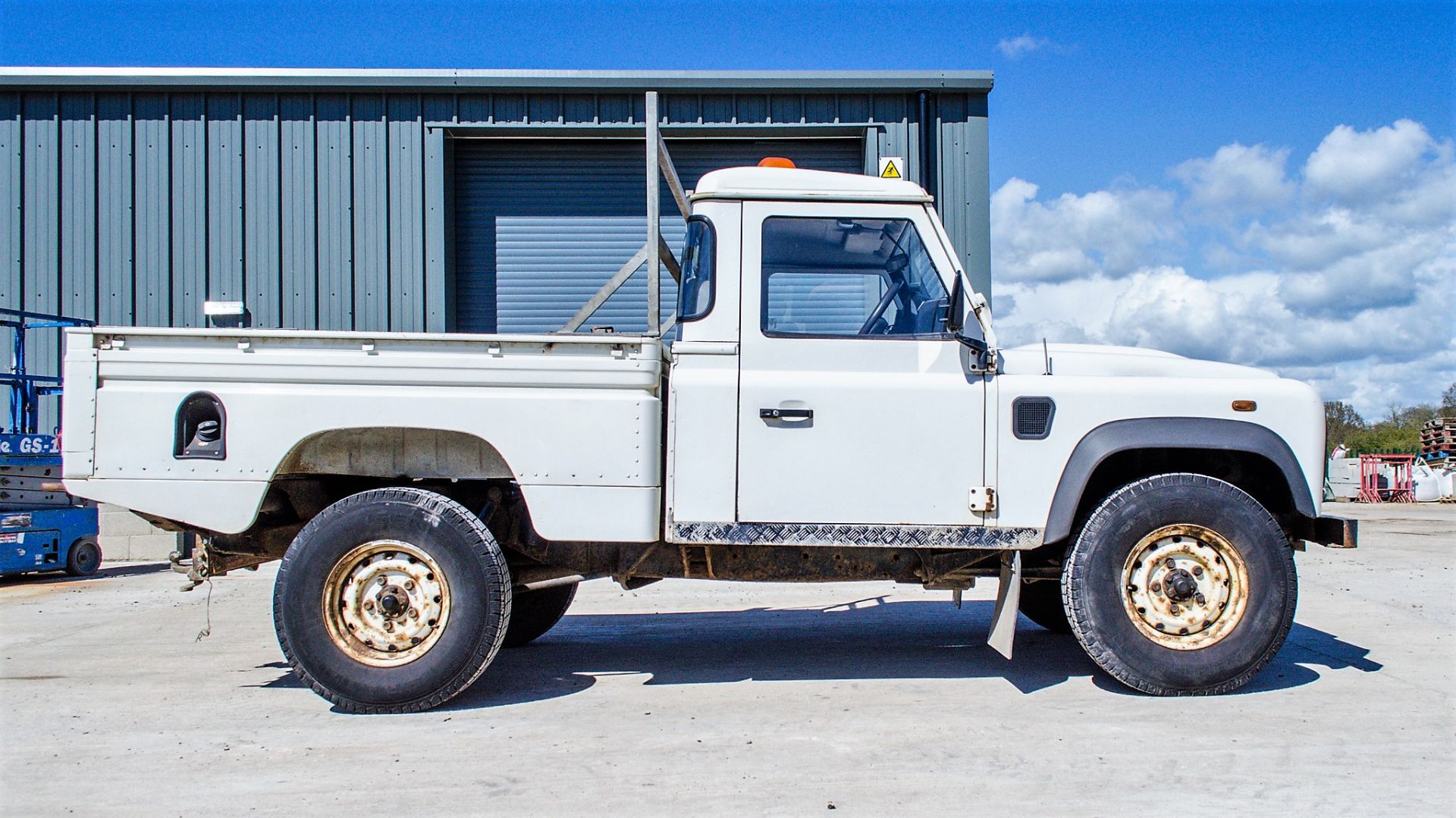 Landrover Defender 110 2.4 diesel hi capacity 4wd pick up - Image 8 of 20