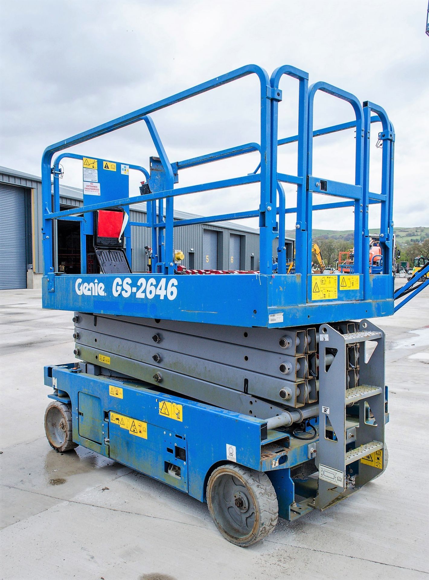 Genie GS2646 battery electric scissor lift access platform Year: 2018 S/N: 11979 A778613 - Image 2 of 9