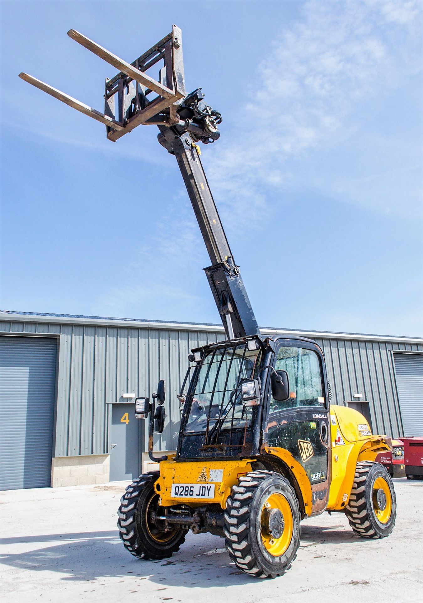 JCB 520-40 4 metre telescopic handler - Image 9 of 22