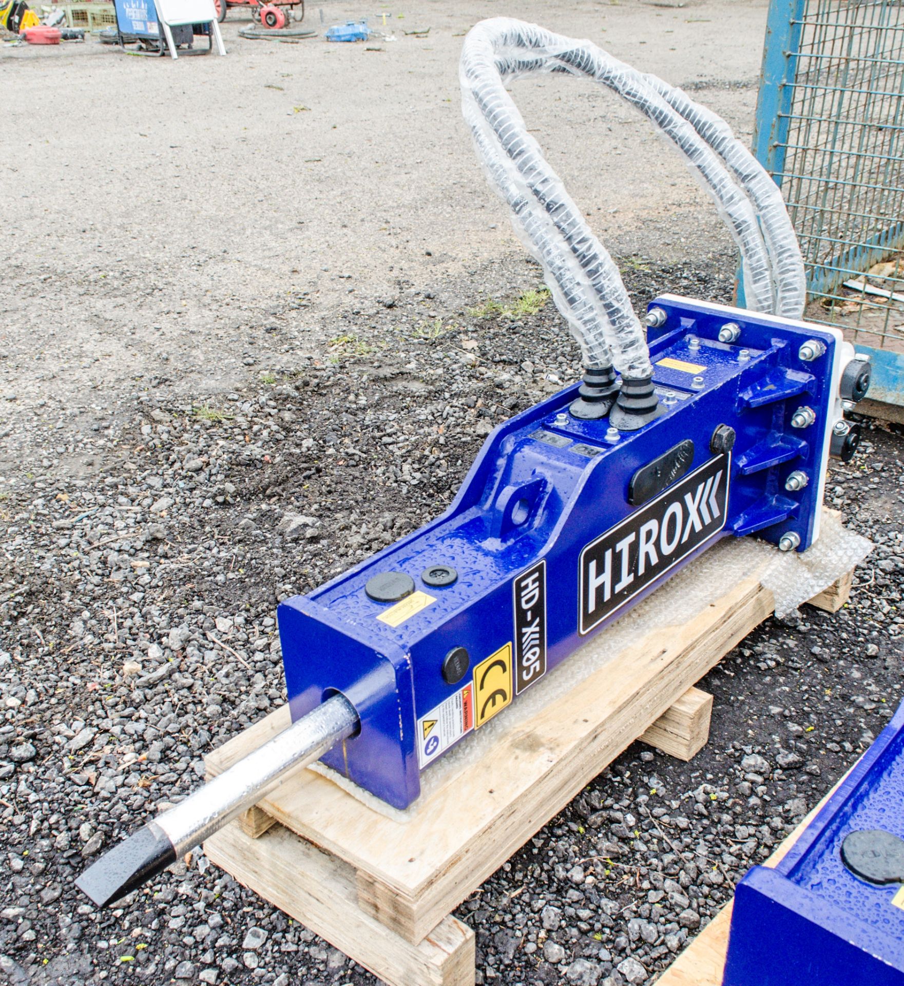 Hirox HDX-05 hydraulic breaker to suit 1 to 2 tonne machine Year: 2021 c/w tool kit ** New & - Image 2 of 4