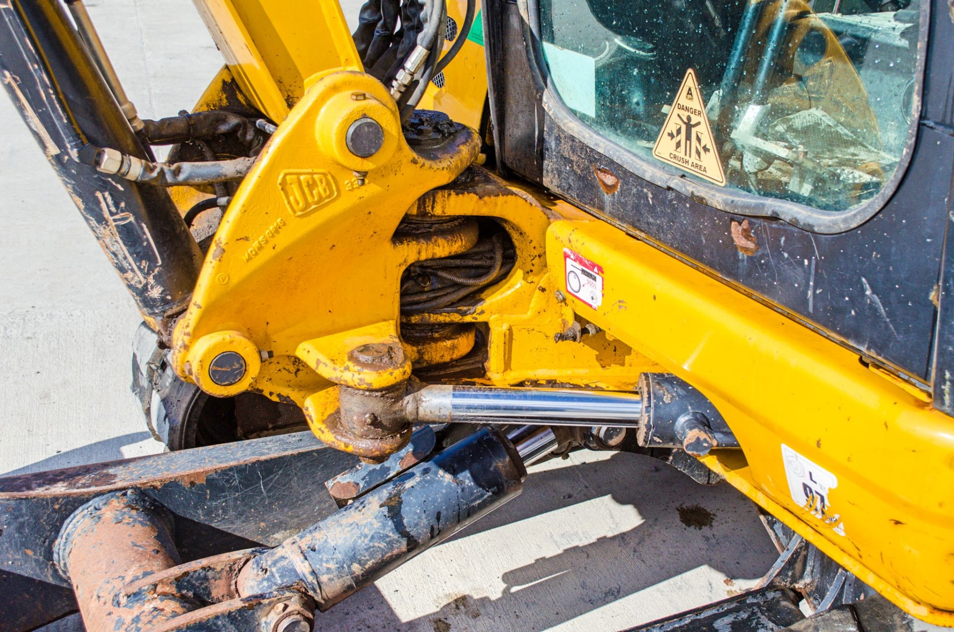 JCB 8055 5.5 tonne rubber tracked mini excavator  Year: 2015 S/N: 2426203 Recorded Hours: 2608 - Image 9 of 18