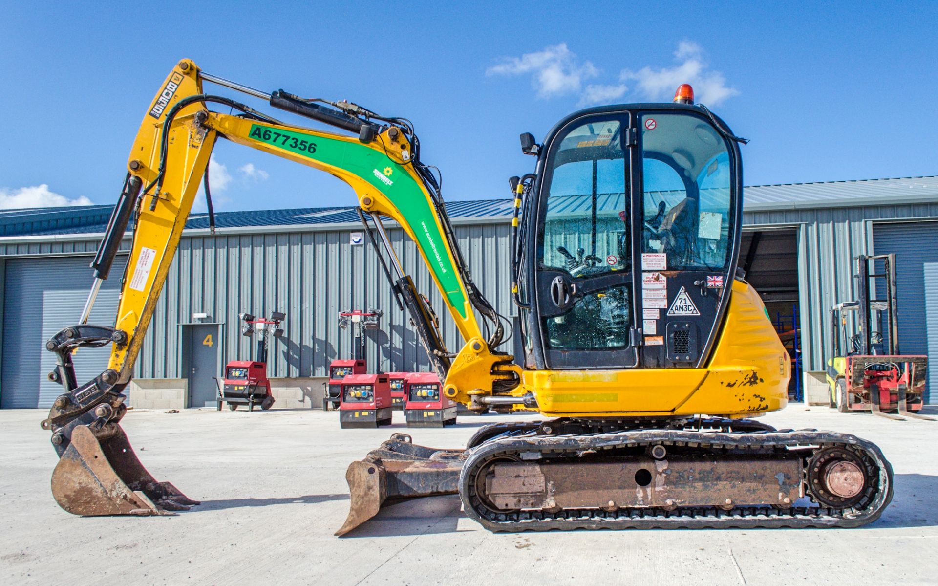 JCB 8055 5.5 tonne rubber tracked mini excavator  Year: 2015 S/N: 2426203 Recorded Hours: 2608 - Image 8 of 18