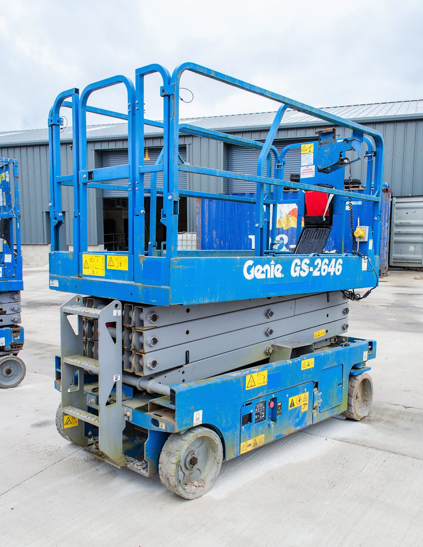 Genie GS2646 battery electric scissor lift access platform Year: 2018 S/N: 11979 A778613 - Image 4 of 9