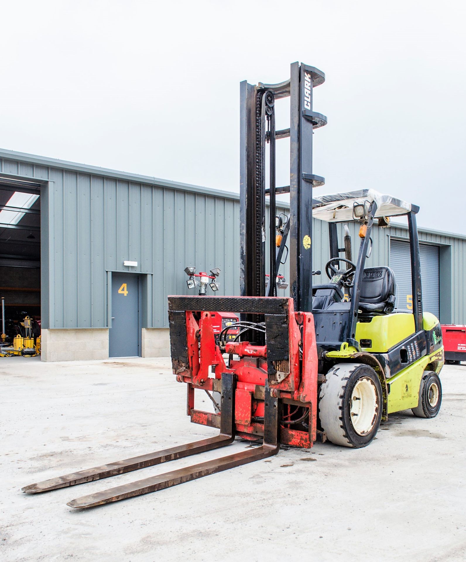 Clark C35D 3.5 tonne diesel fork lift truck Year: 2014 S/N: 542389 Recorded Hours: 2730 c/w