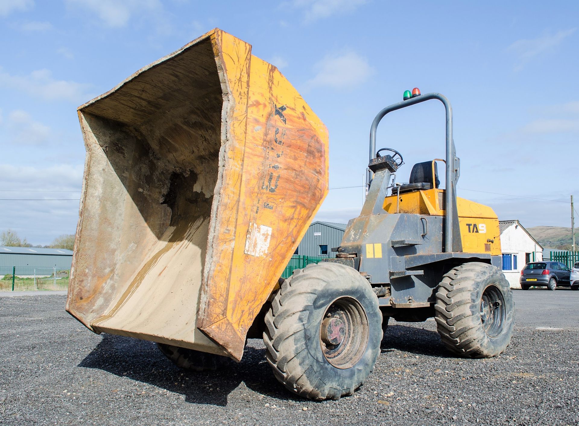 Terex 9 tonne straight skip dumper Year: 2011 S/N: BBMV2940 Recorded Hours: Not displayed D1465 - Image 9 of 21
