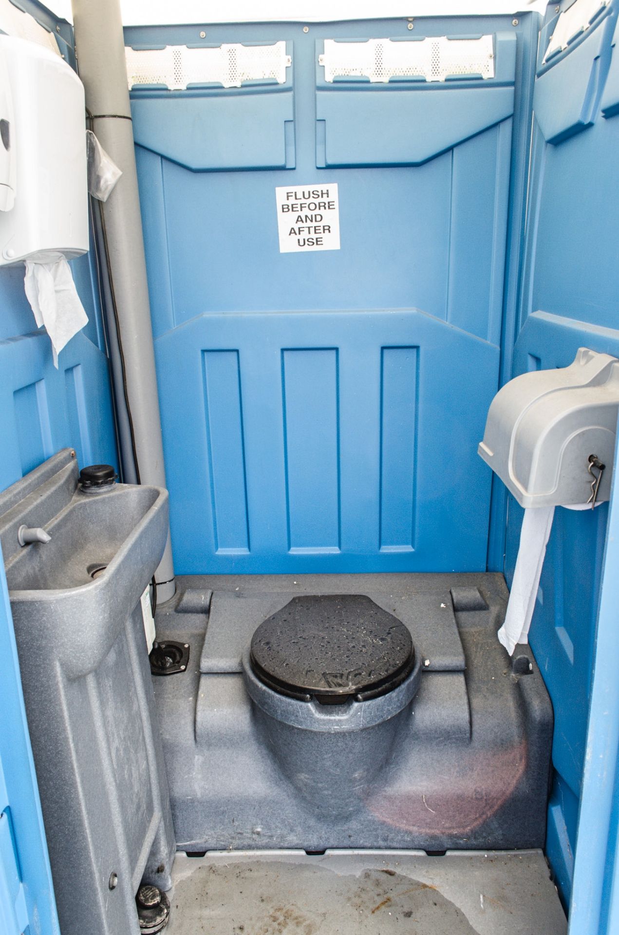 Plastic portable toilet - Image 3 of 3