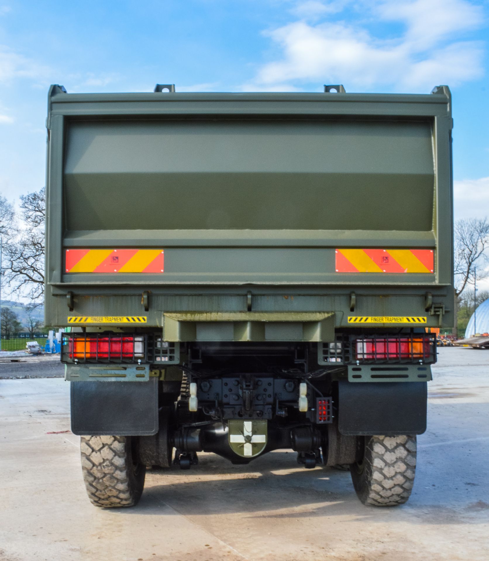 Iveco Trakker 450 6x6 tipping lorry EX MOD Registration Number: 52KM25 Date of Registration:  MOT - Image 6 of 32