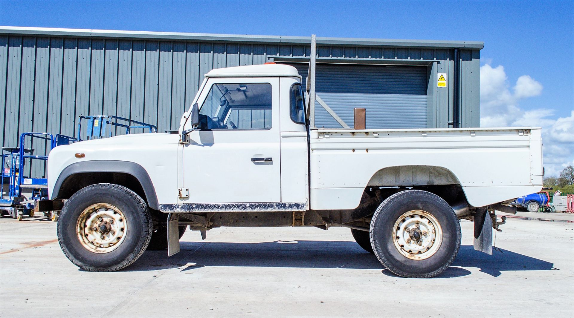 Landrover Defender 110 2.4 diesel hi capacity 4wd pick up - Image 7 of 20