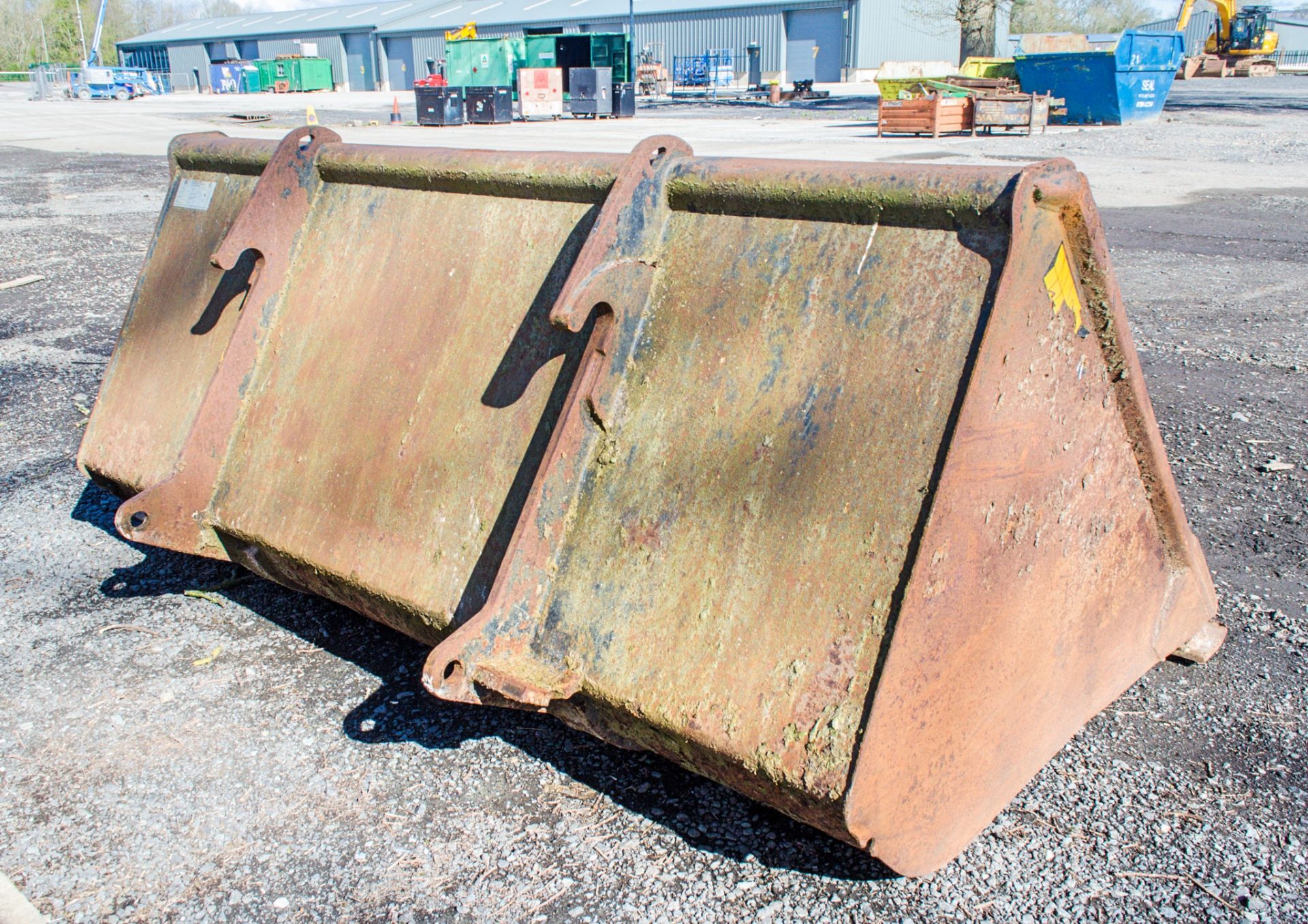 JCB 7ft telescopic handler bucket - Image 2 of 2