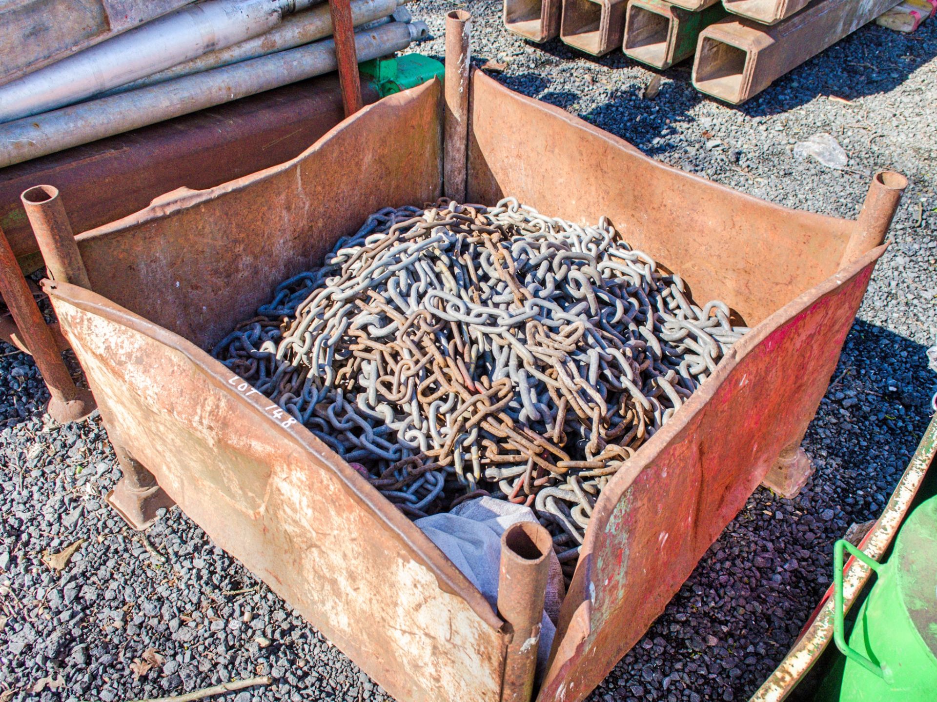 Stillage of chain & bag of chain snags