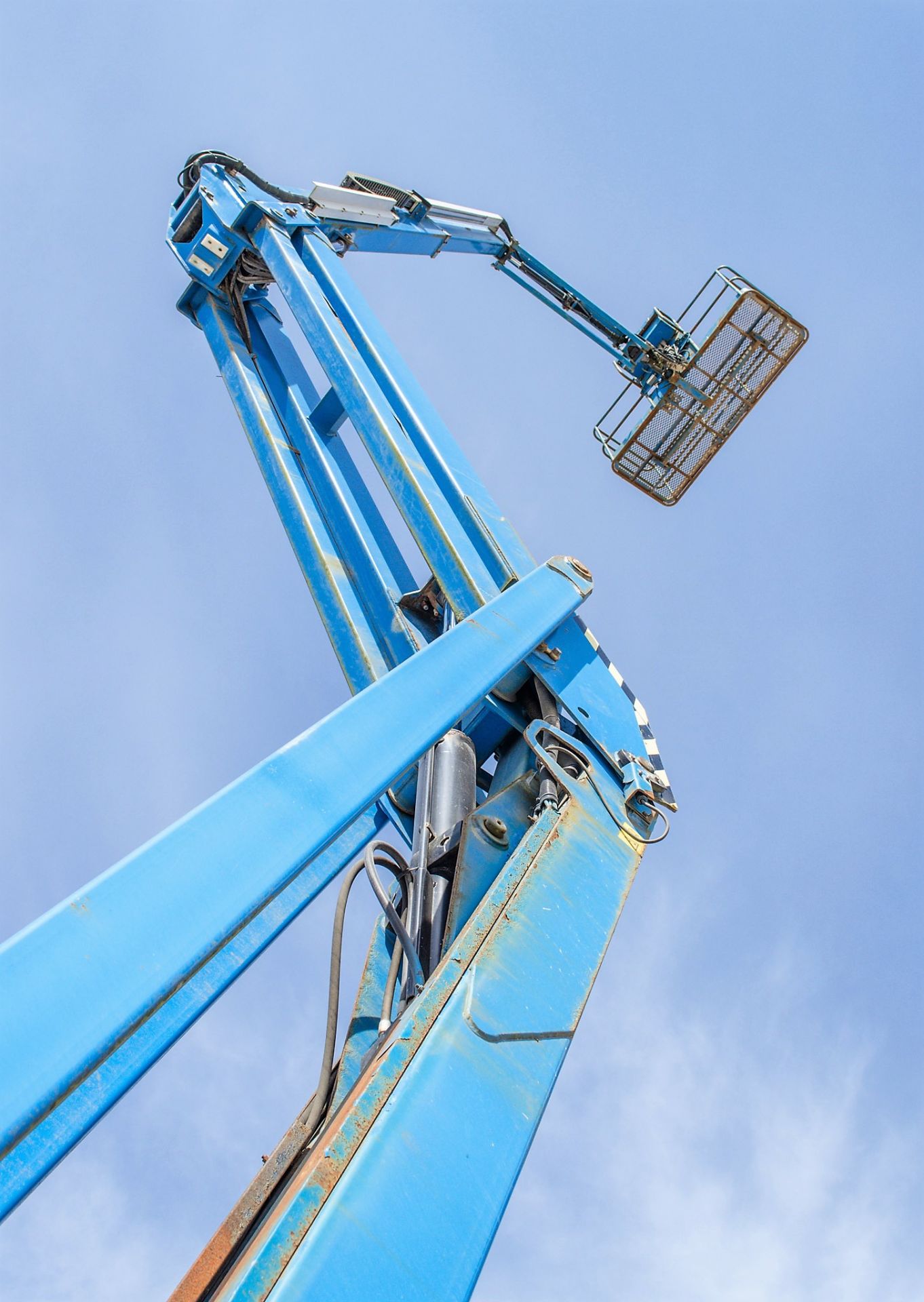 Genie Z60/34 diesel driven articulated boom access platform Year: 2014 S/N: 13399 Recorded Hours: - Image 10 of 16