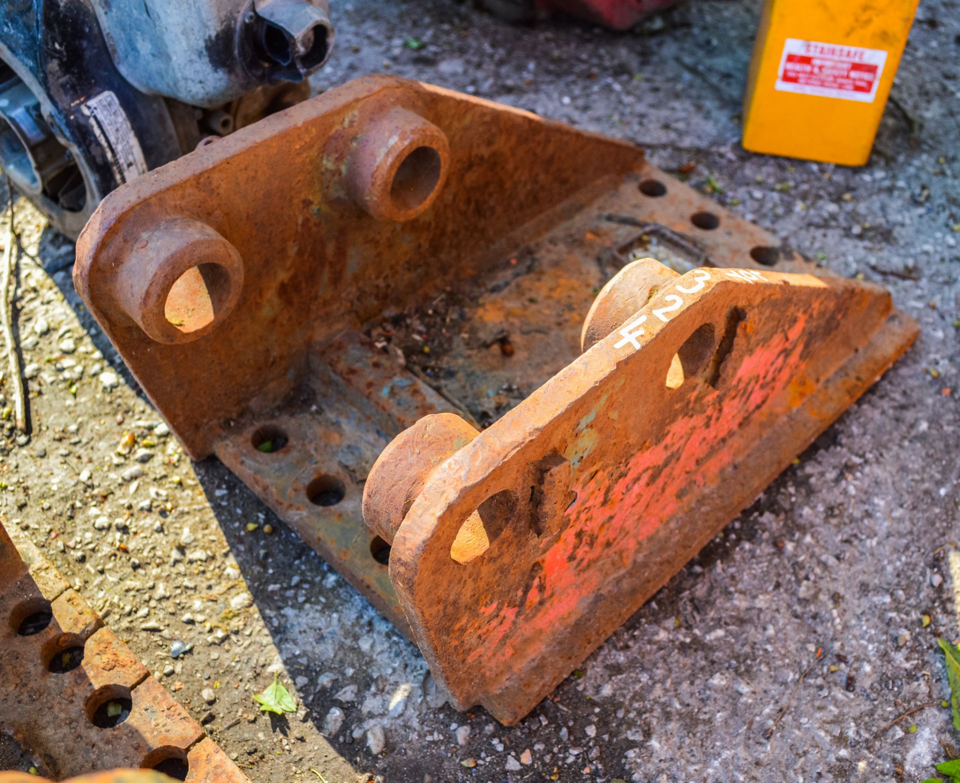 Hammer saddle to suit 1.5 to 3 tonne excavator