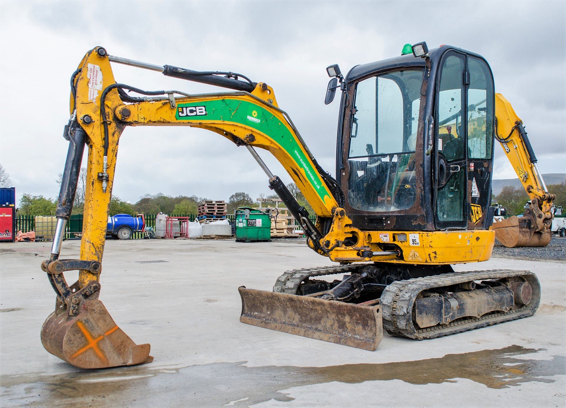 JCB 8025 ZTS 2.5 tonne rubber tracked mini excavator  Year: 2013 S/N: 2226198 Recorded Hours: 2648