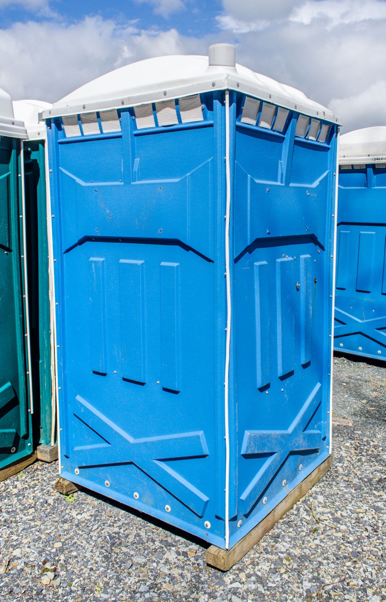 Plastic portable toilet - Image 2 of 3