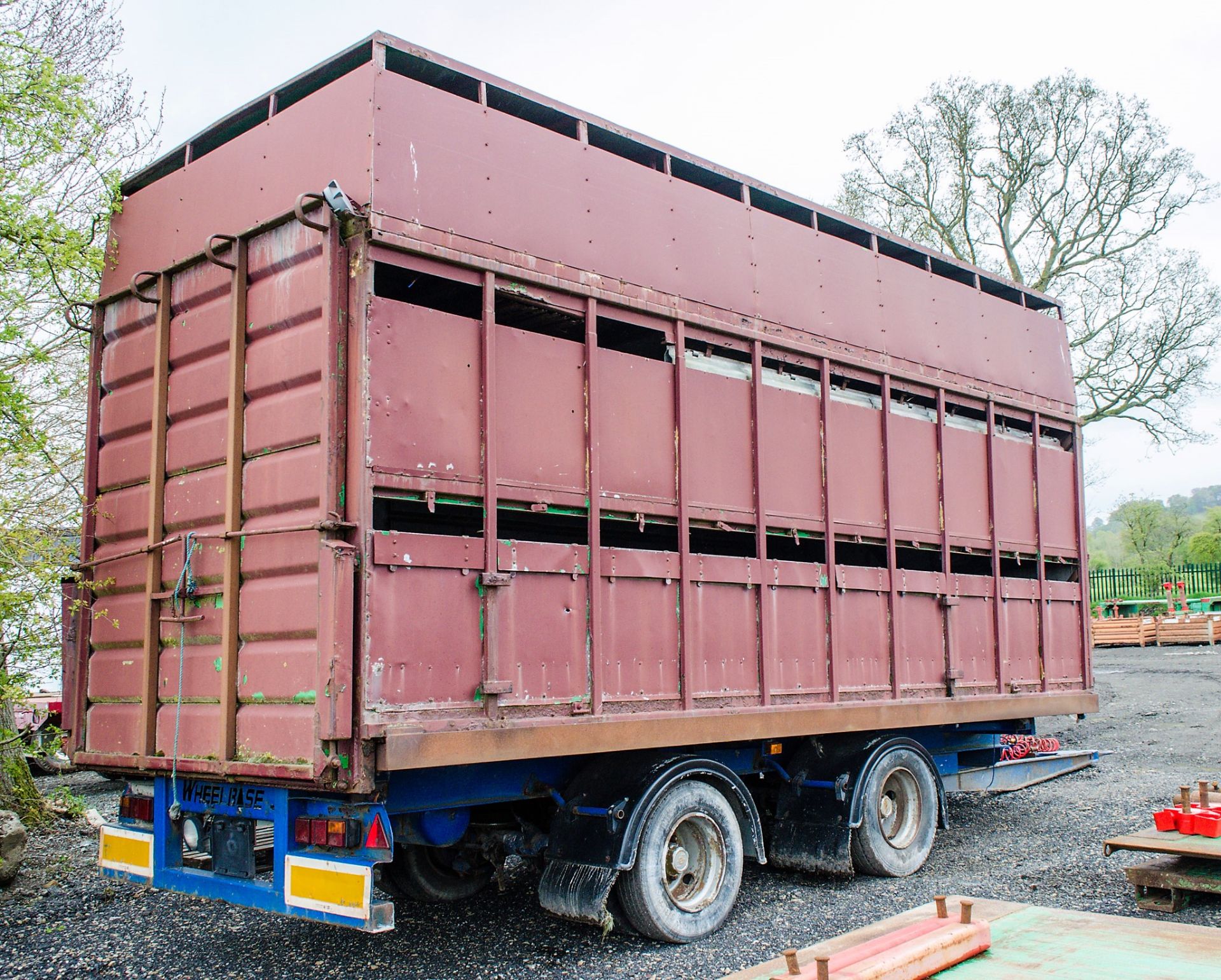 McGrath 12 tonne twin axle stock trailer Year: 1990 S/N: 22153 - Image 4 of 10