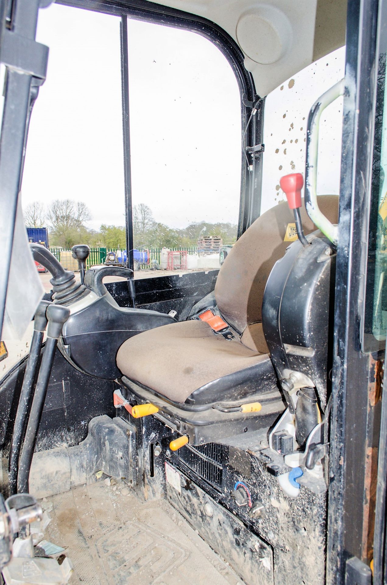 JCB 8025 ZTS 2.5 tonne rubber tracked mini excavator  Year: 2013 S/N: 2226198 Recorded Hours: 2648 - Image 15 of 17