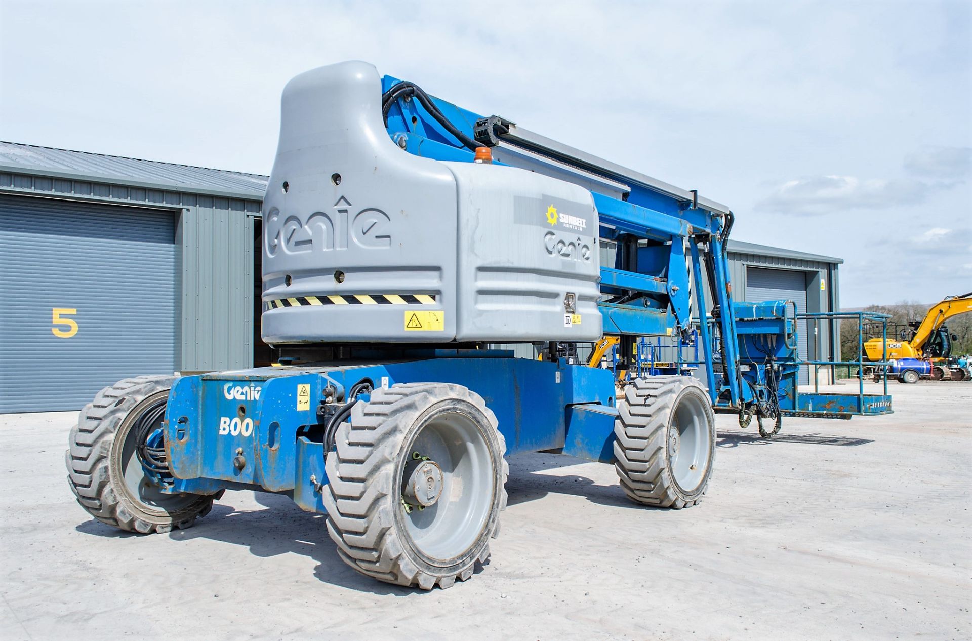 Genie Z60/34 diesel driven articulated boom access platform Year: 2014 S/N: 13399 Recorded Hours: - Image 4 of 16