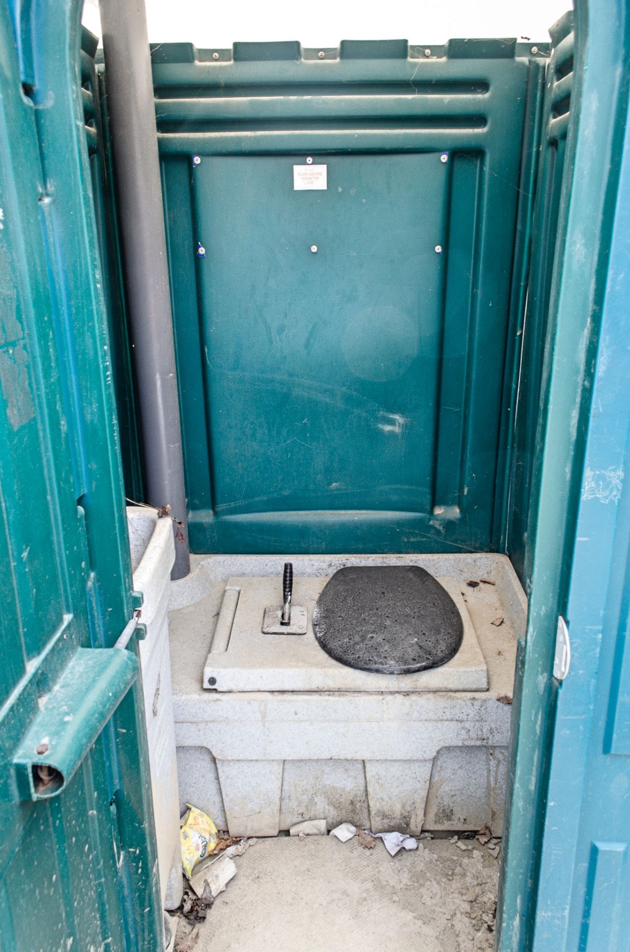 Plastic portable toilet - Image 3 of 3