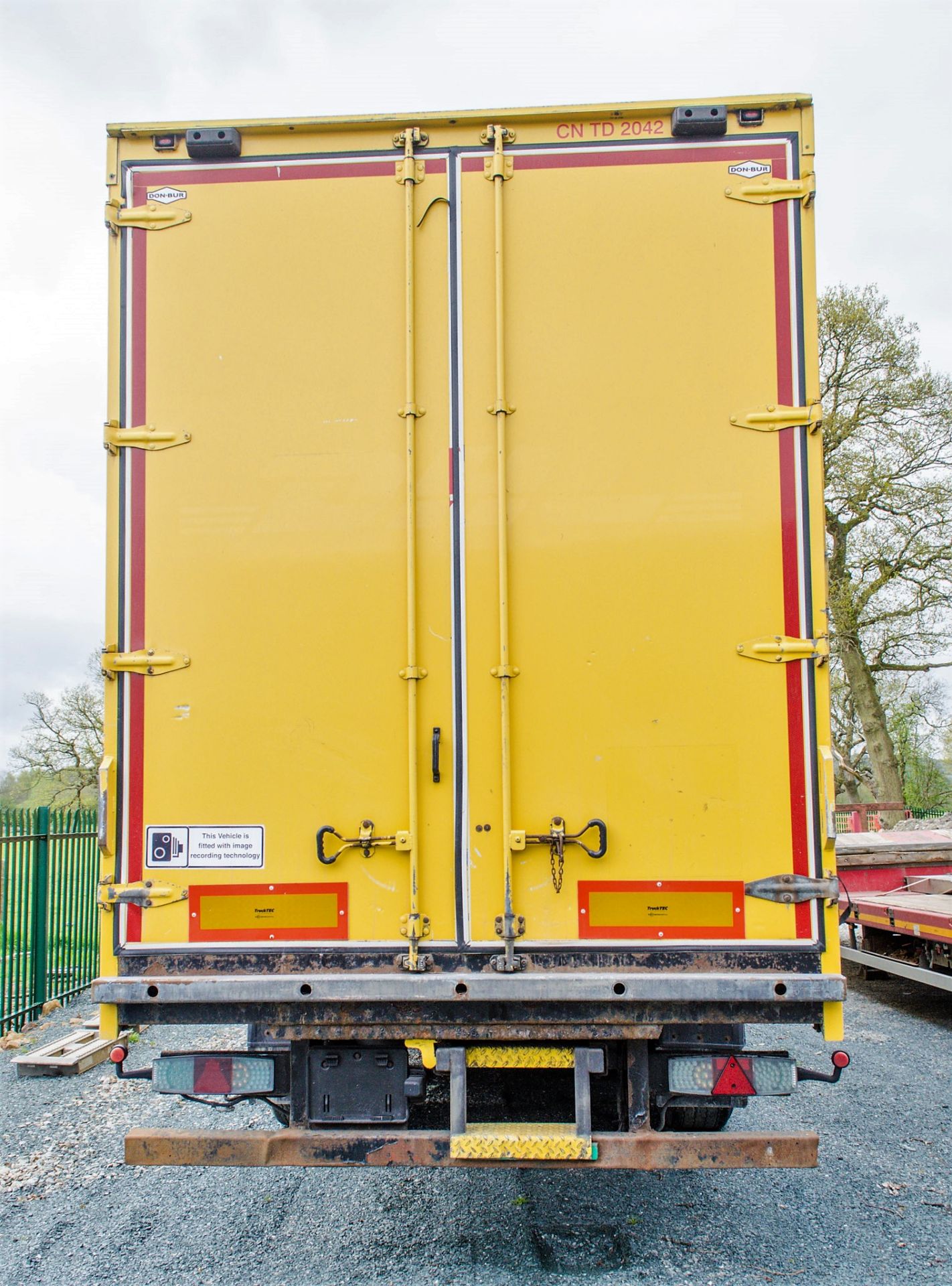 Don-Bur PM39BT 13.6 metre tri-axle curtain sided trailer Date of registration: 09/03/2011 - Image 6 of 13