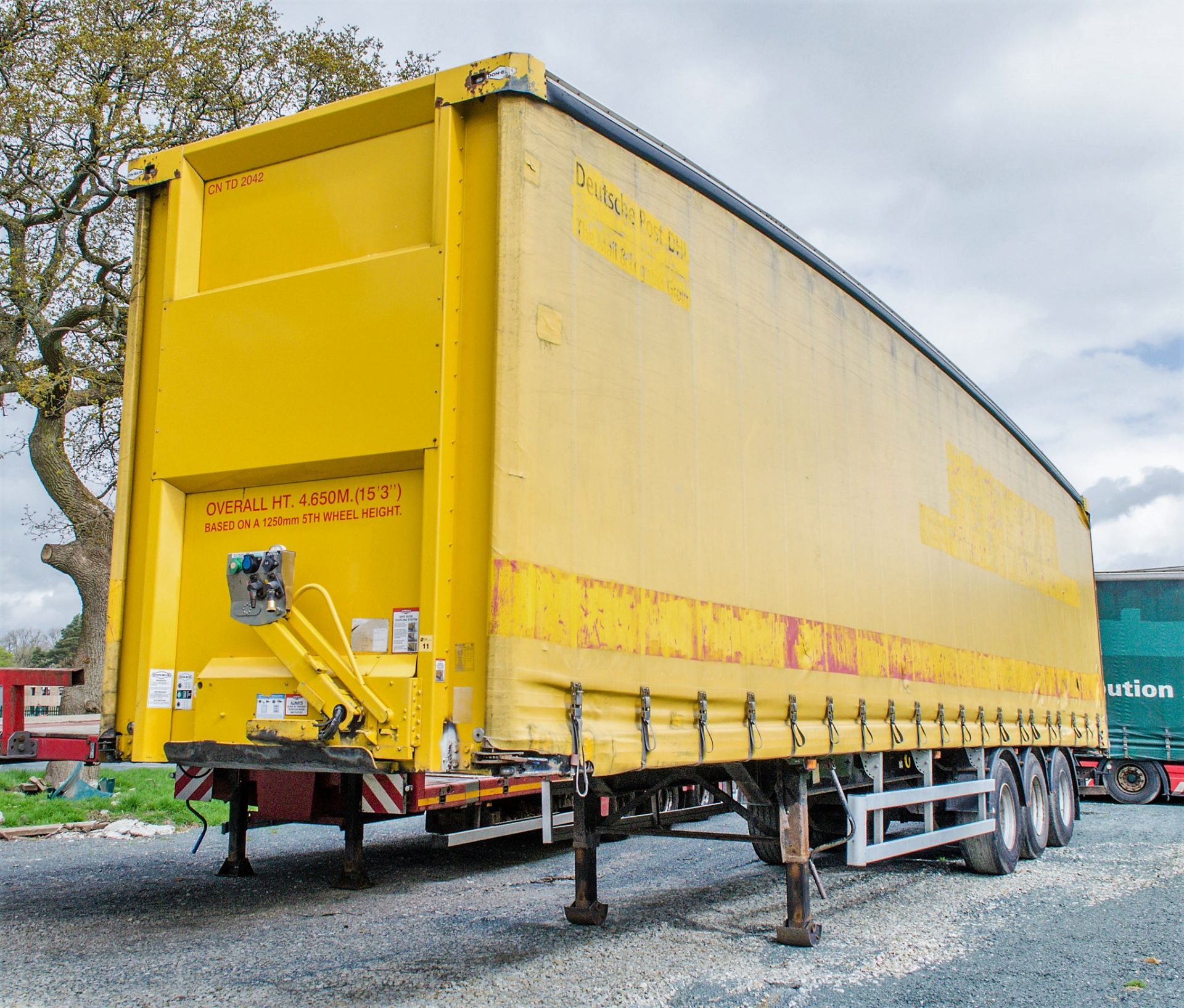 Don-Bur PM39BT 13.6 metre tri-axle curtain sided trailer Date of registration: 09/03/2011