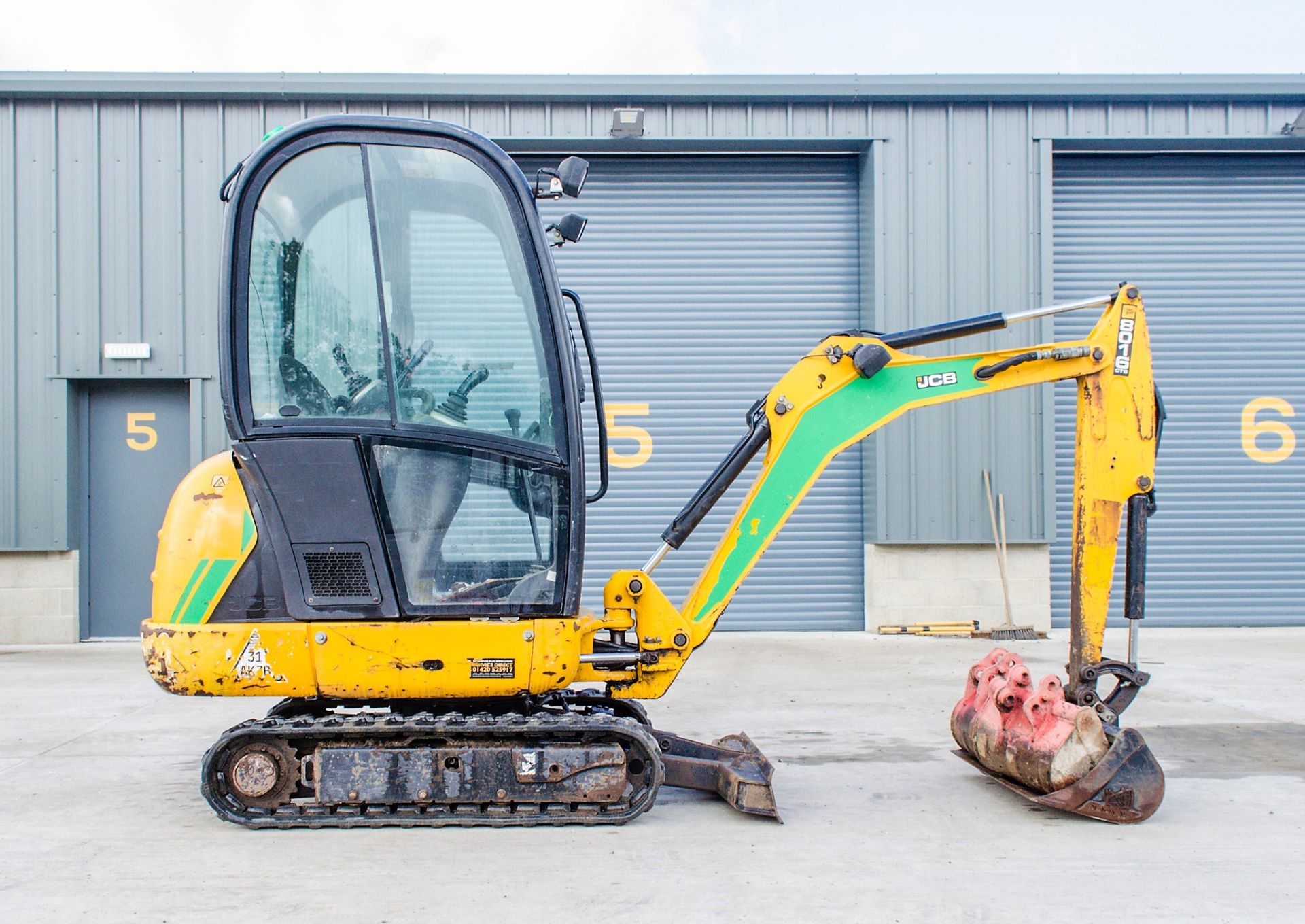 JCB 8016 CTS 1.6 tonne rubber tracked mini excavator Year: 2014 S/N: 2071643 Recorded Hours:1575 - Image 8 of 17