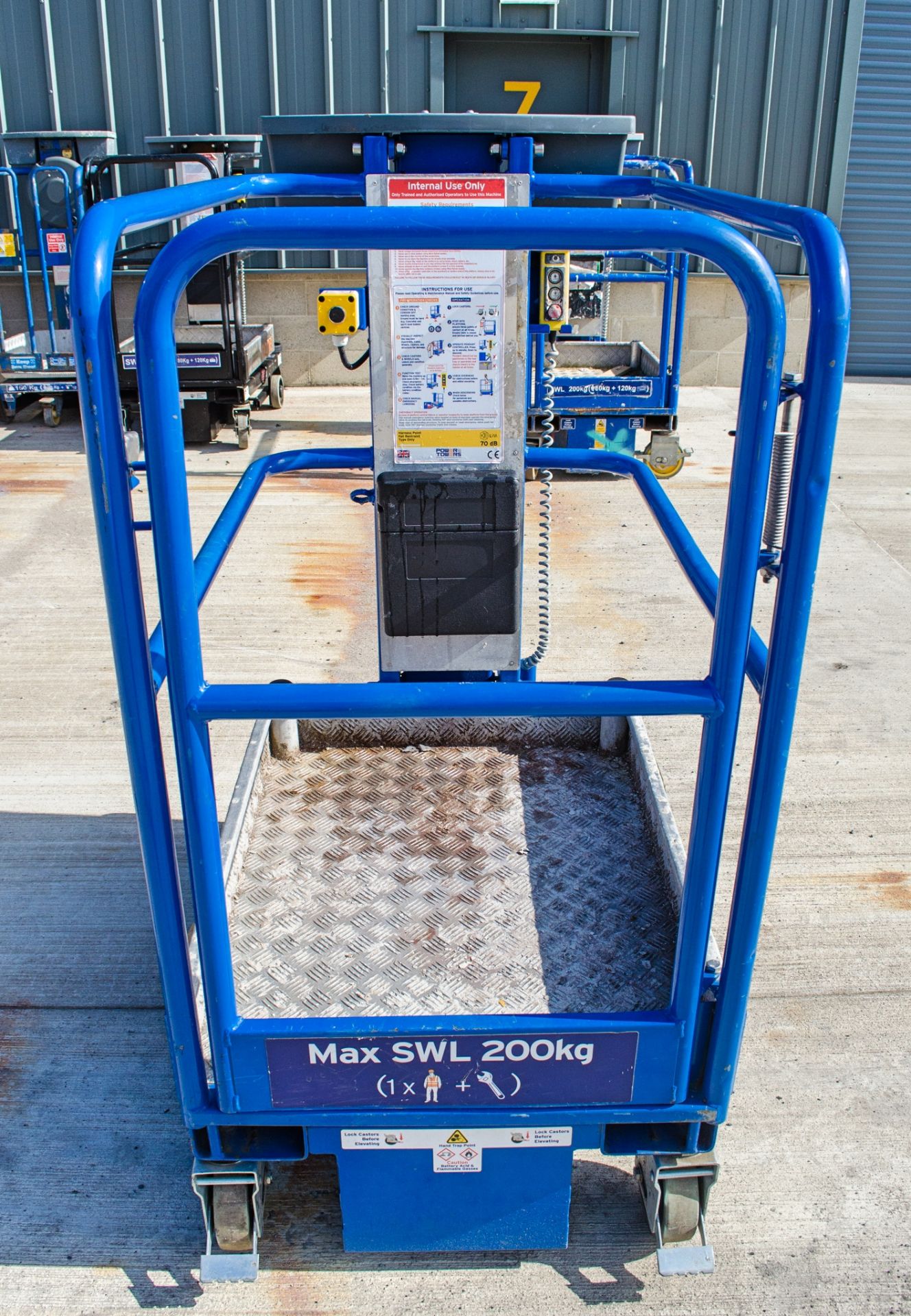 Power Tower Nano battery electric push around access platform NPT142 - Image 3 of 5